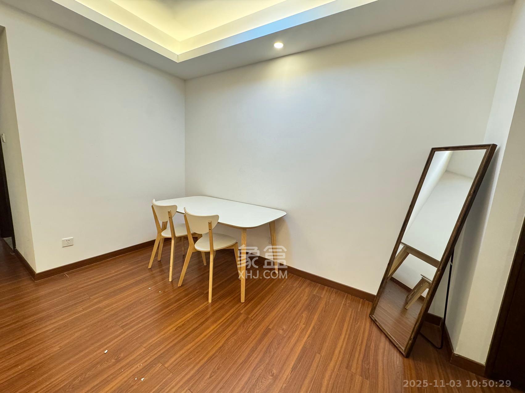 荣泰广场 3室2厅1卫 2300.0元/月 荣泰广场 3室2厅1卫 2300.0元/月室内图