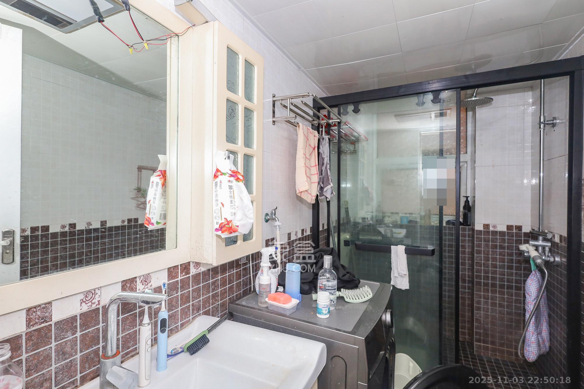 德润园  2室2厅1卫    60.0万卫生间