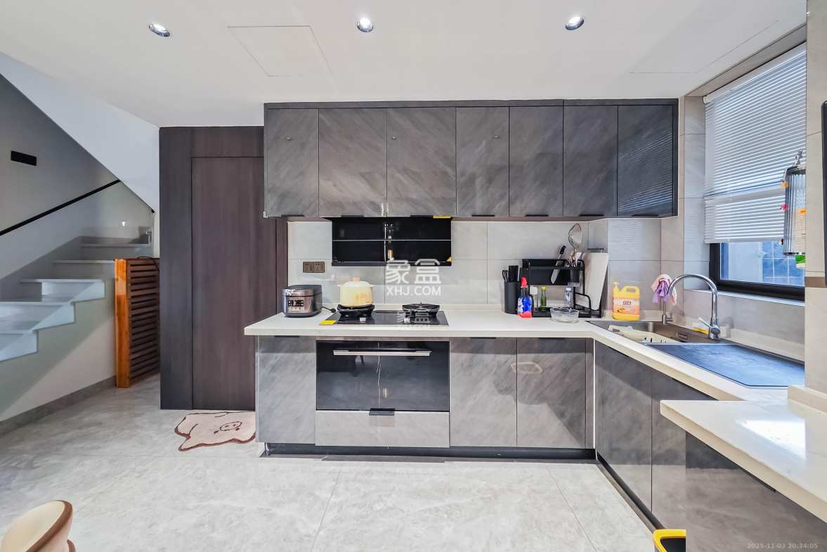 中天星耀城 4室2厅2卫 150.0万 中天星耀城 4室2厅2卫 150.0万厨房