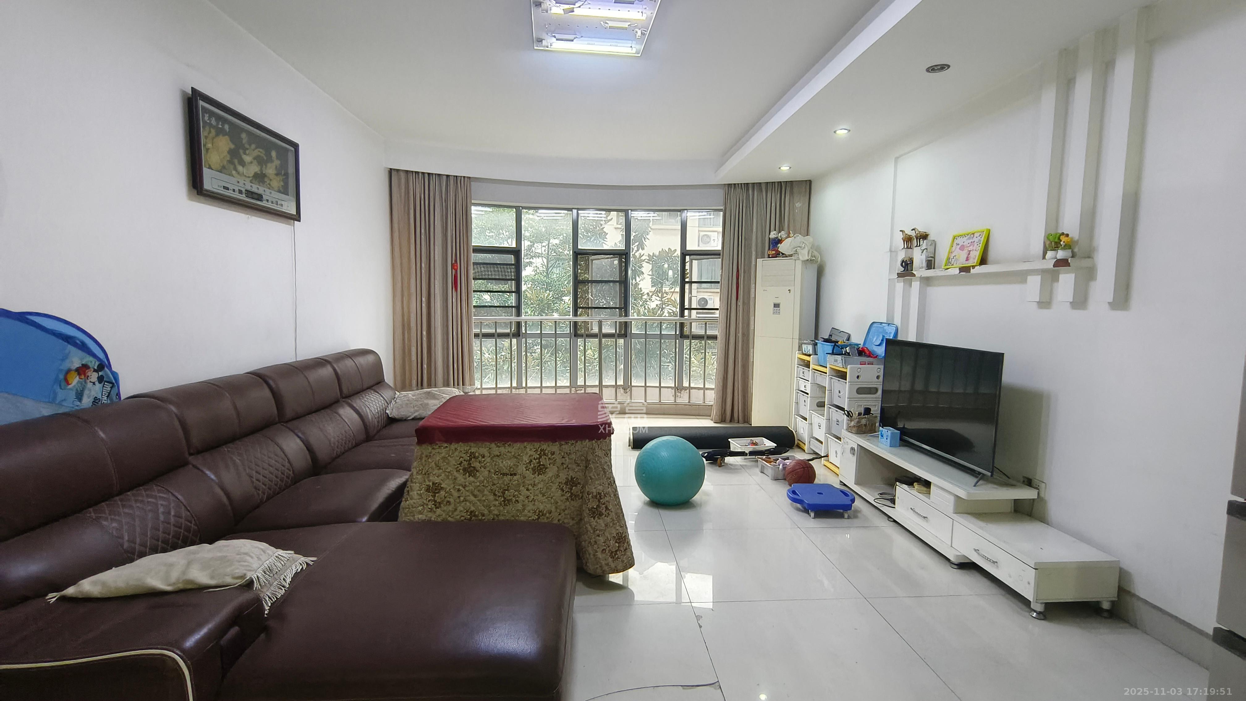 芙蓉苑  4室2厅2卫    2800.0元/月室内图1