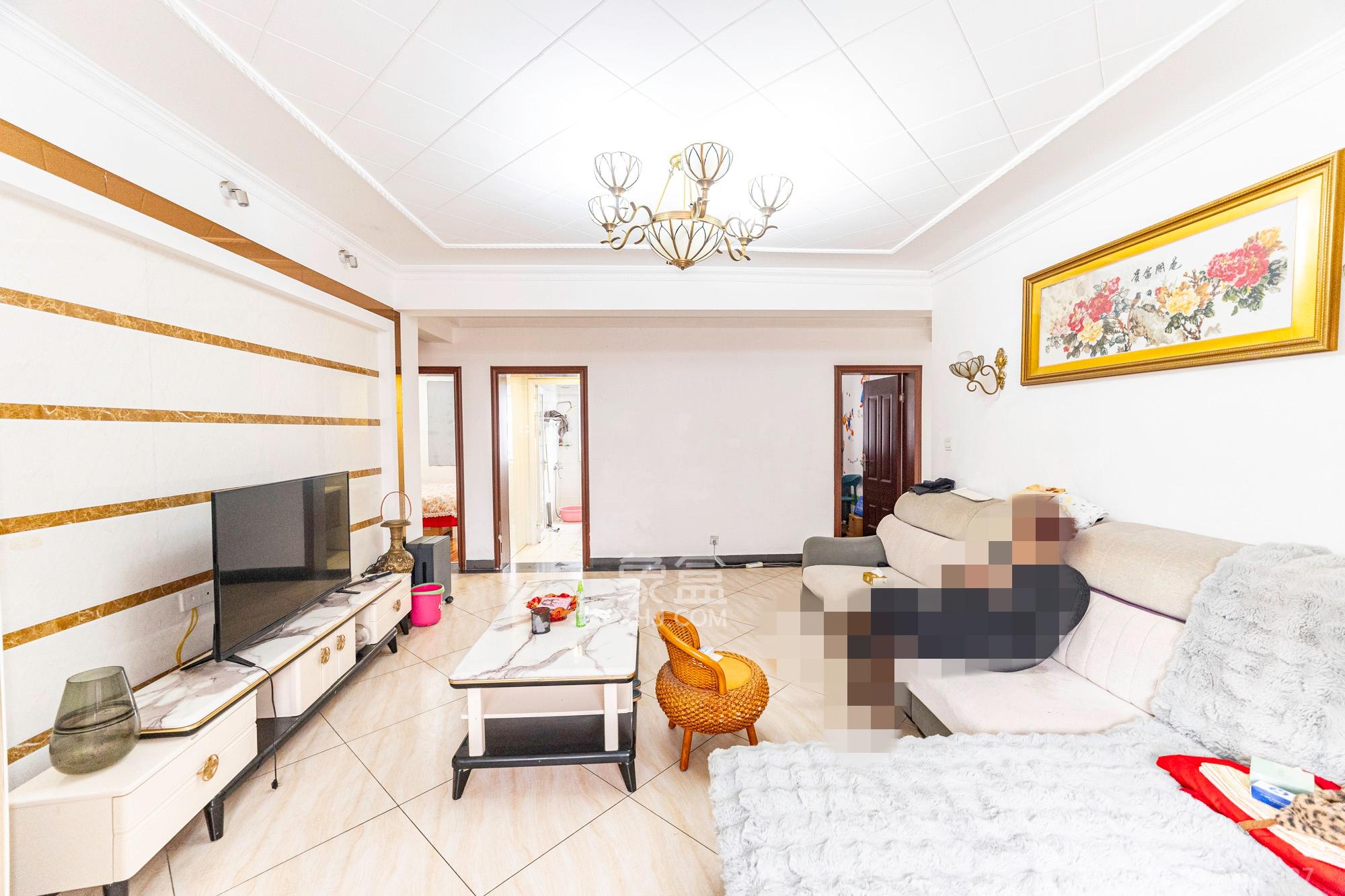 三一街区  3室2厅2卫    69.6万 三一街区  3室2厅2卫    69.6万客厅