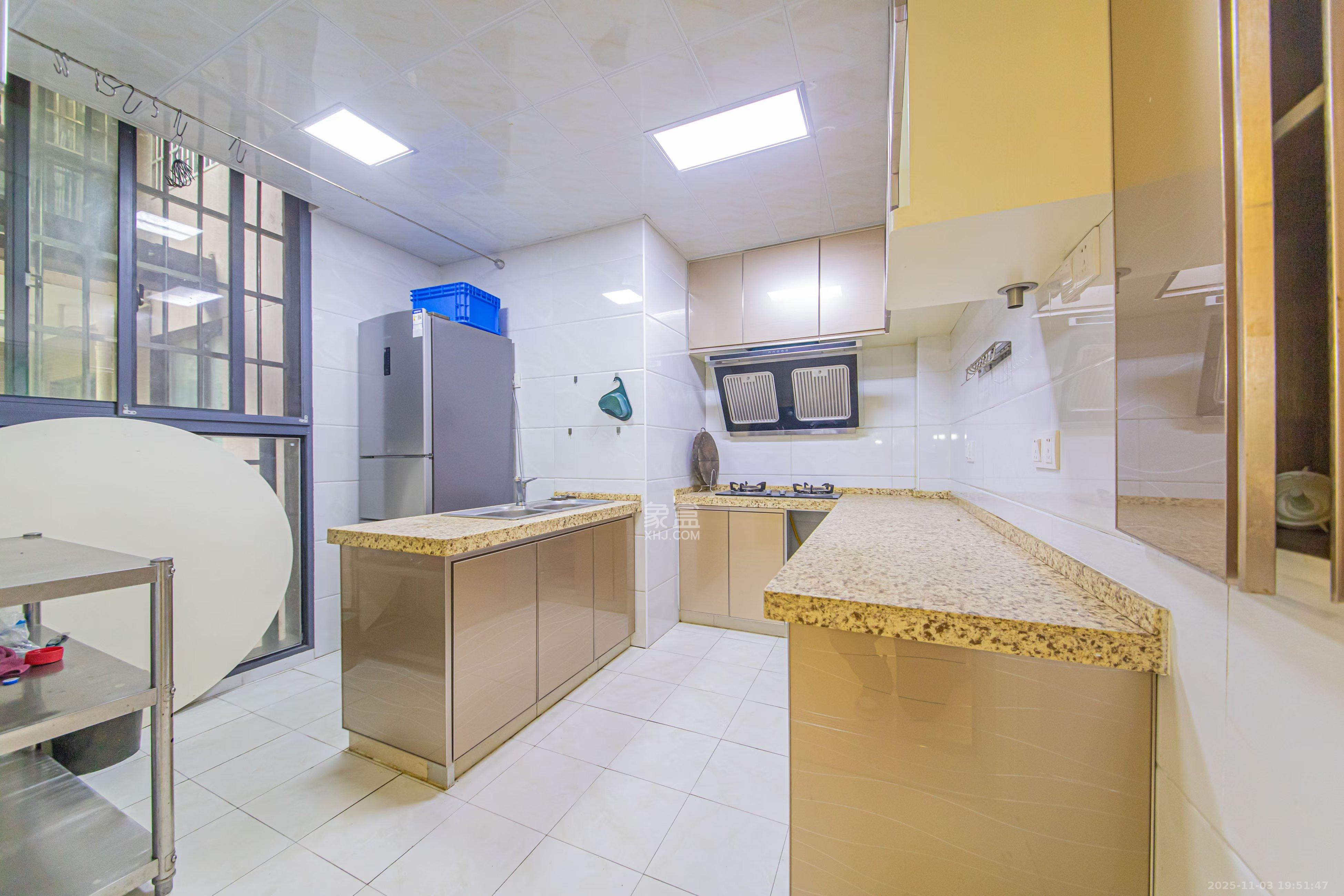 童话里  3室2厅1卫    2300.0元/月室内图