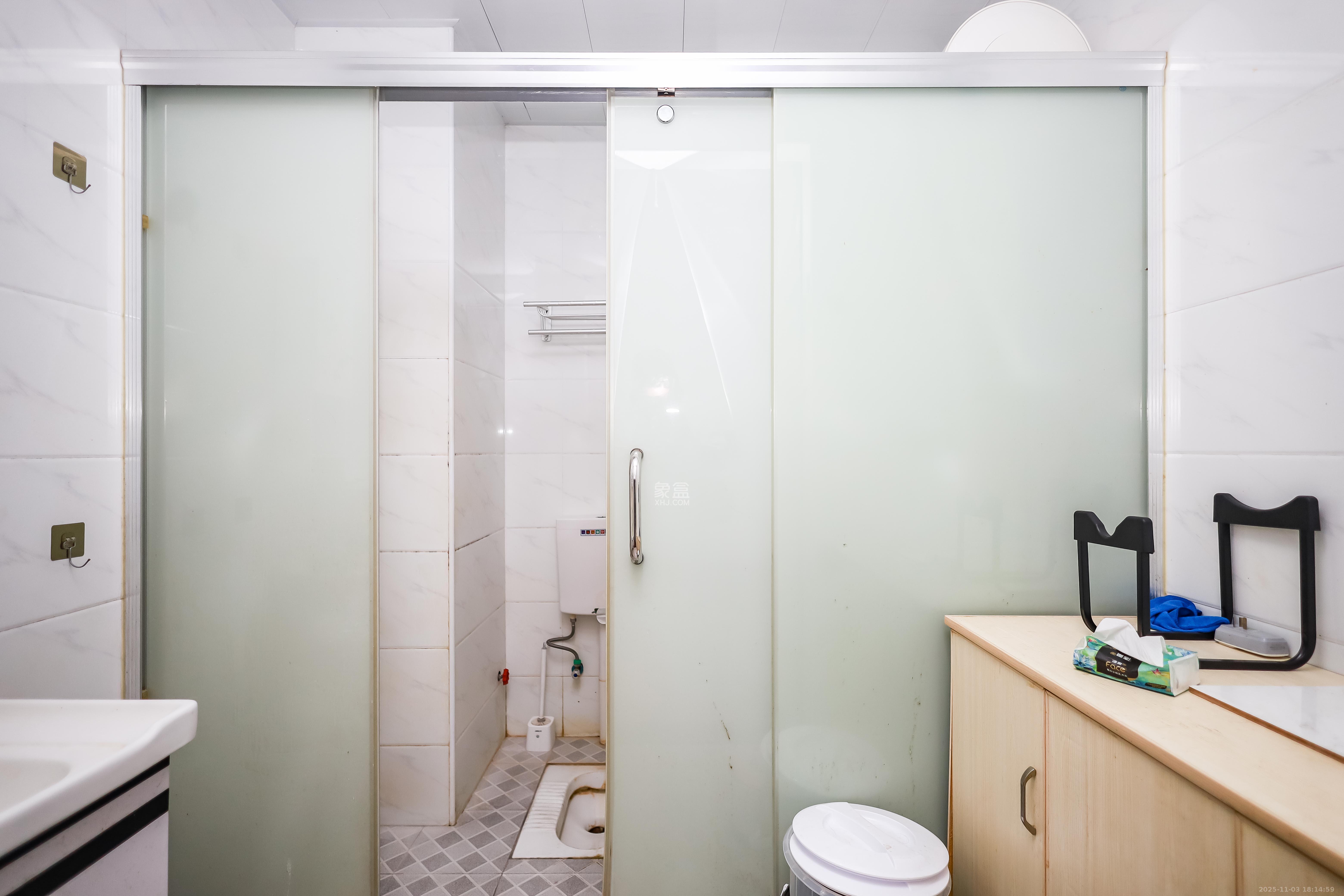 荣盛花语馨苑 1室1厅1卫 20.0万 荣盛花语馨苑 1室1厅1卫 20.0万卫生间