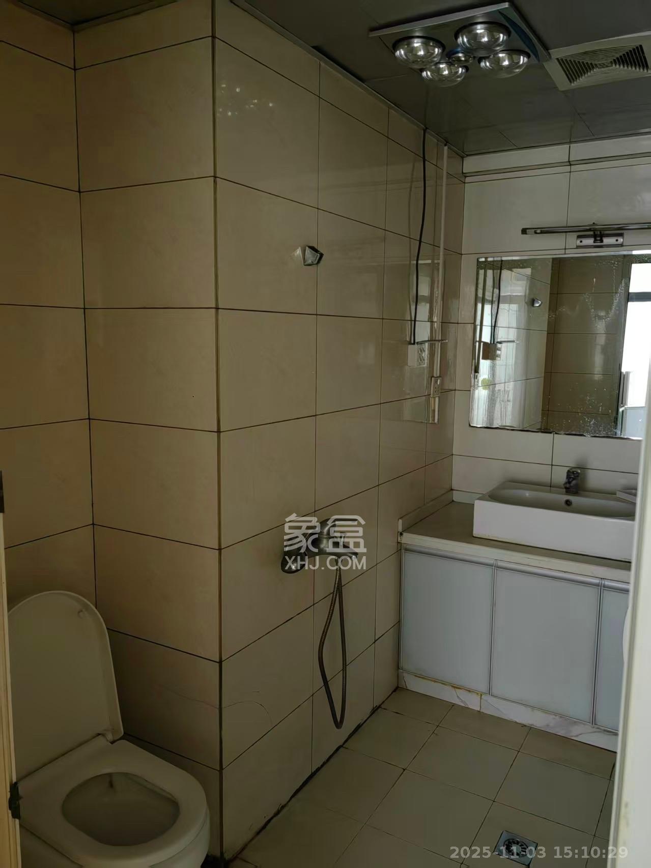 湘域中央  1室1厅1卫    1800.0元/月室内图