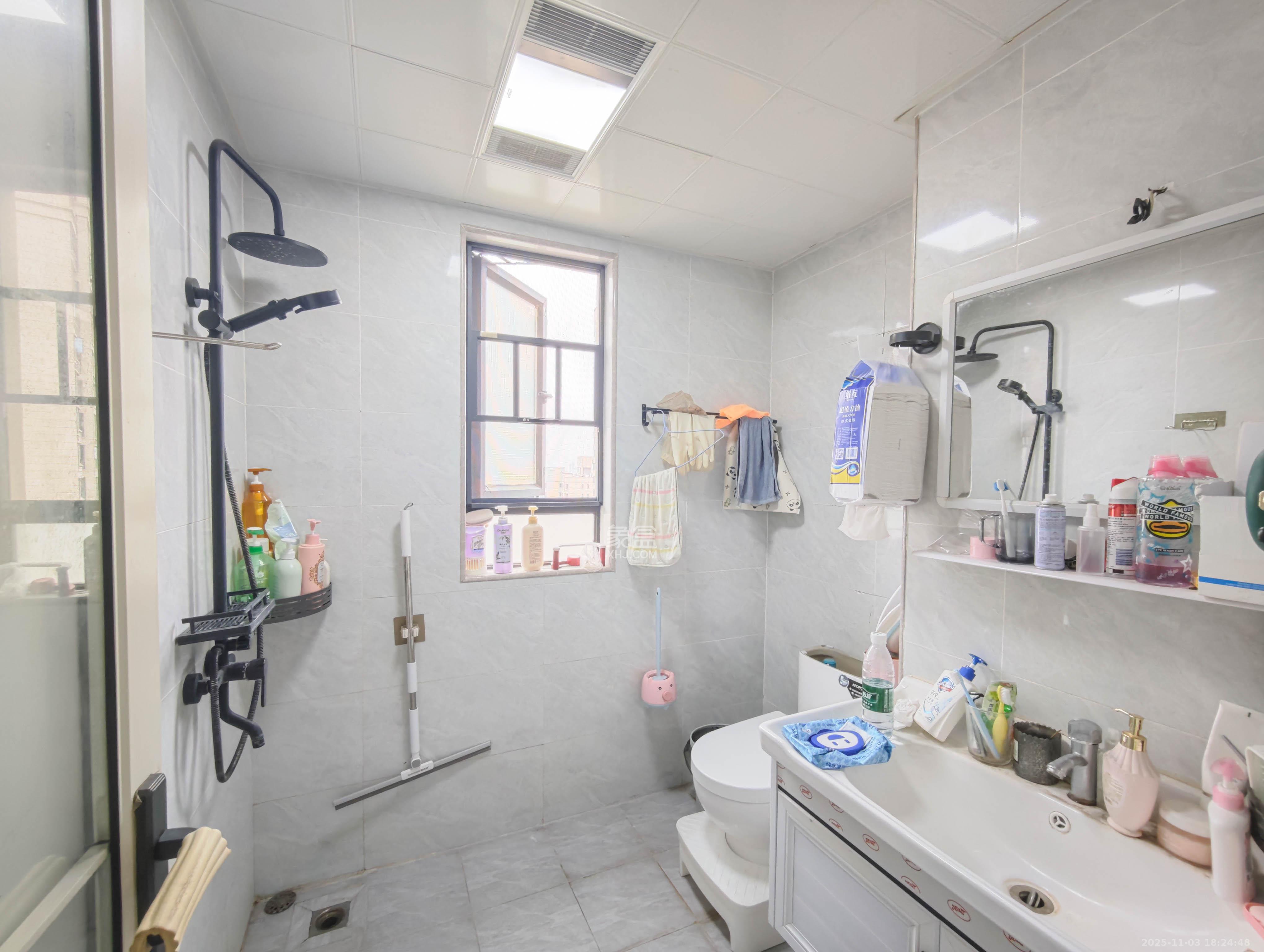 保利城（中航城国际社区、郡原美村）  3室2厅2卫    82.0万卫生间