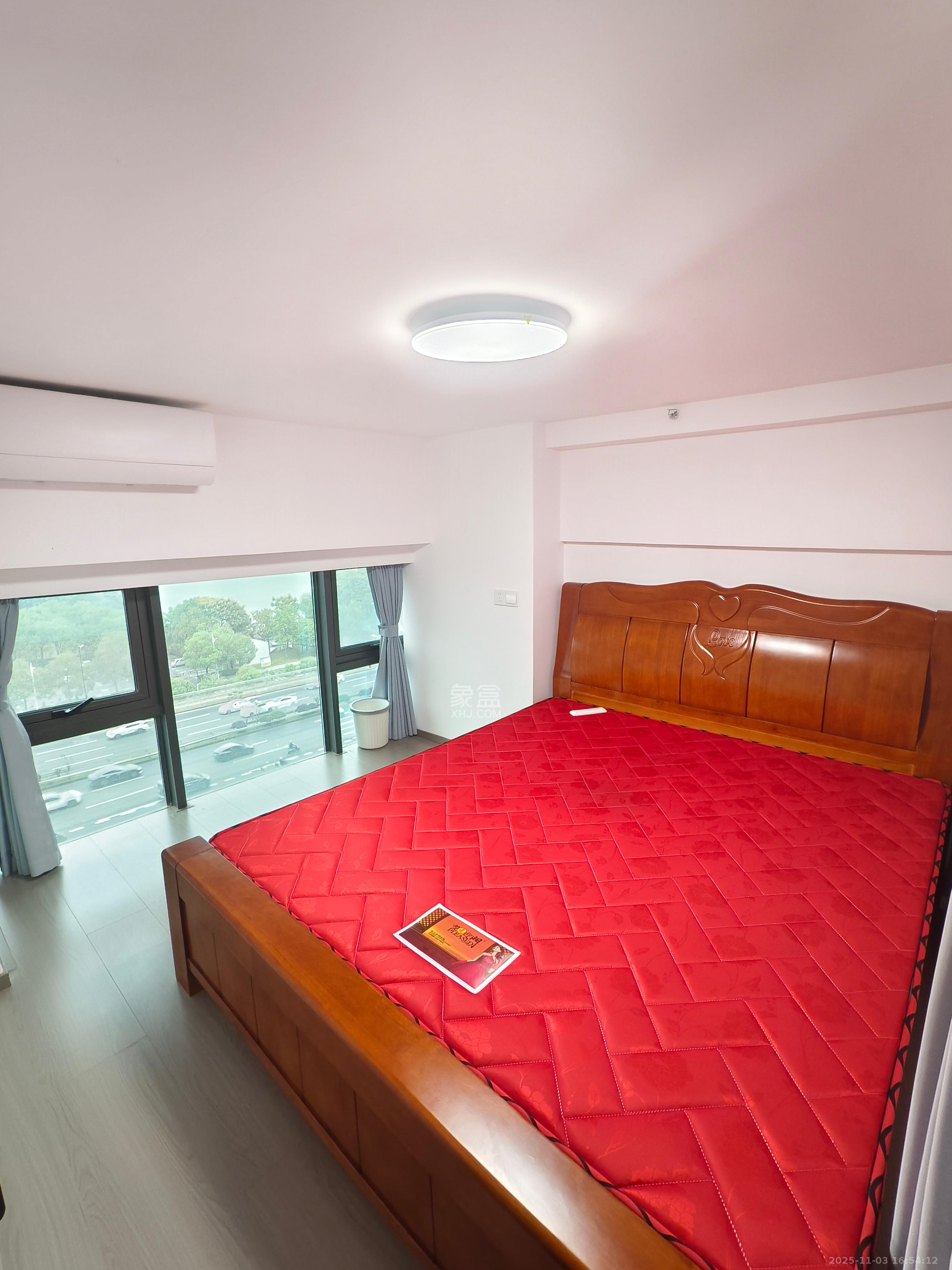 绿地V岛  2室1厅1卫    2400.0元/月 绿地V岛  2室1厅1卫    2400.0元/月室内图