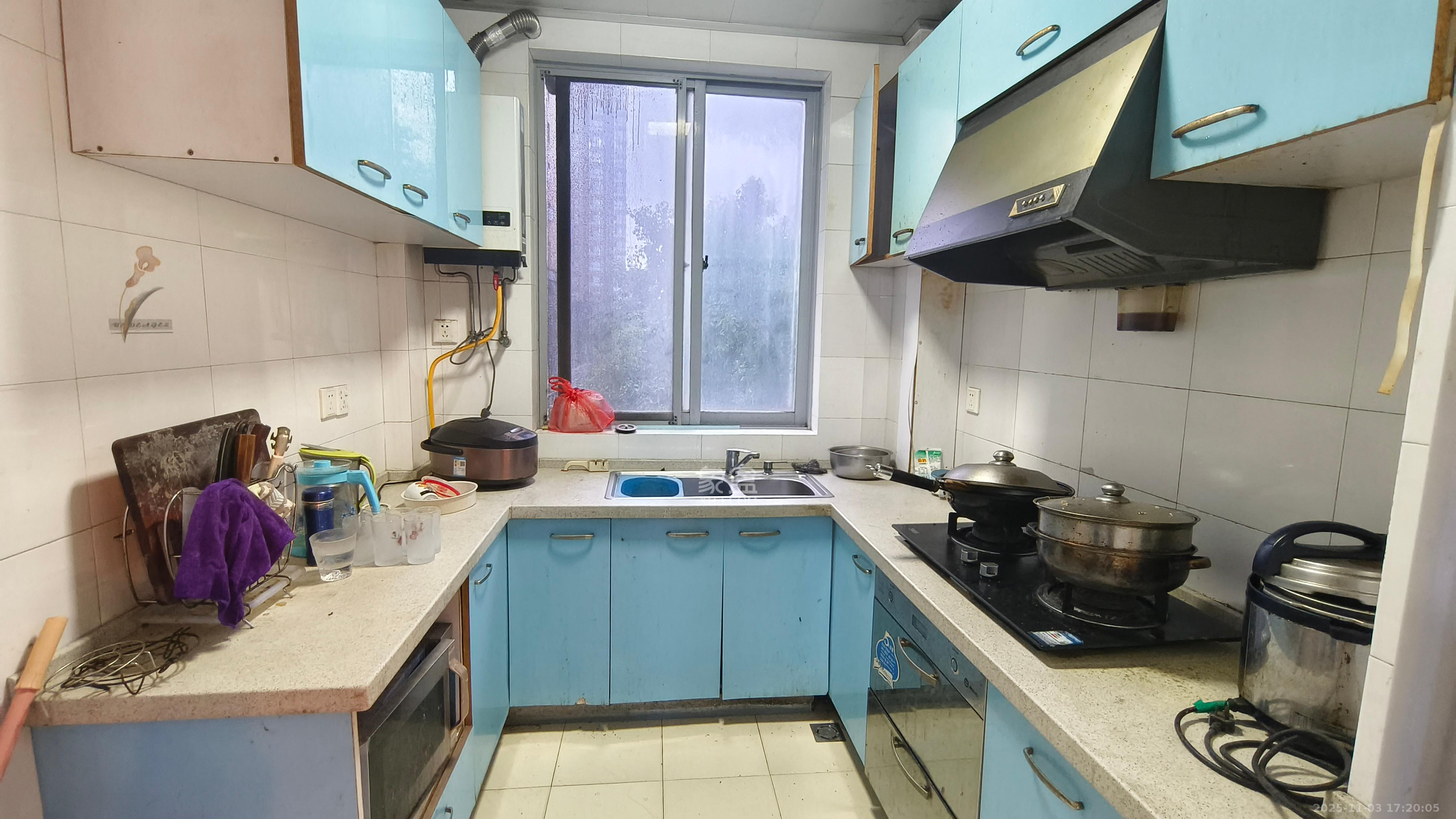 芙蓉苑 4室2厅2卫 2800.0元/月 芙蓉苑 4室2厅2卫 2800.0元/月室内图