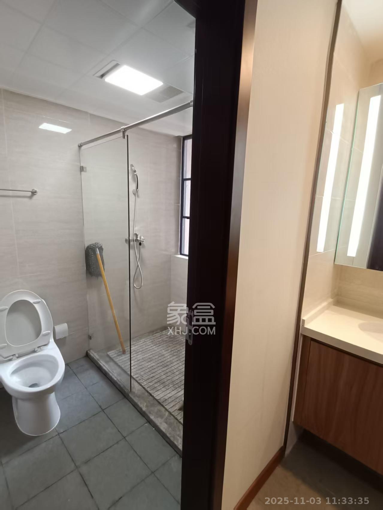 荣泰广场  3室2厅2卫    2800.0元/月室内图