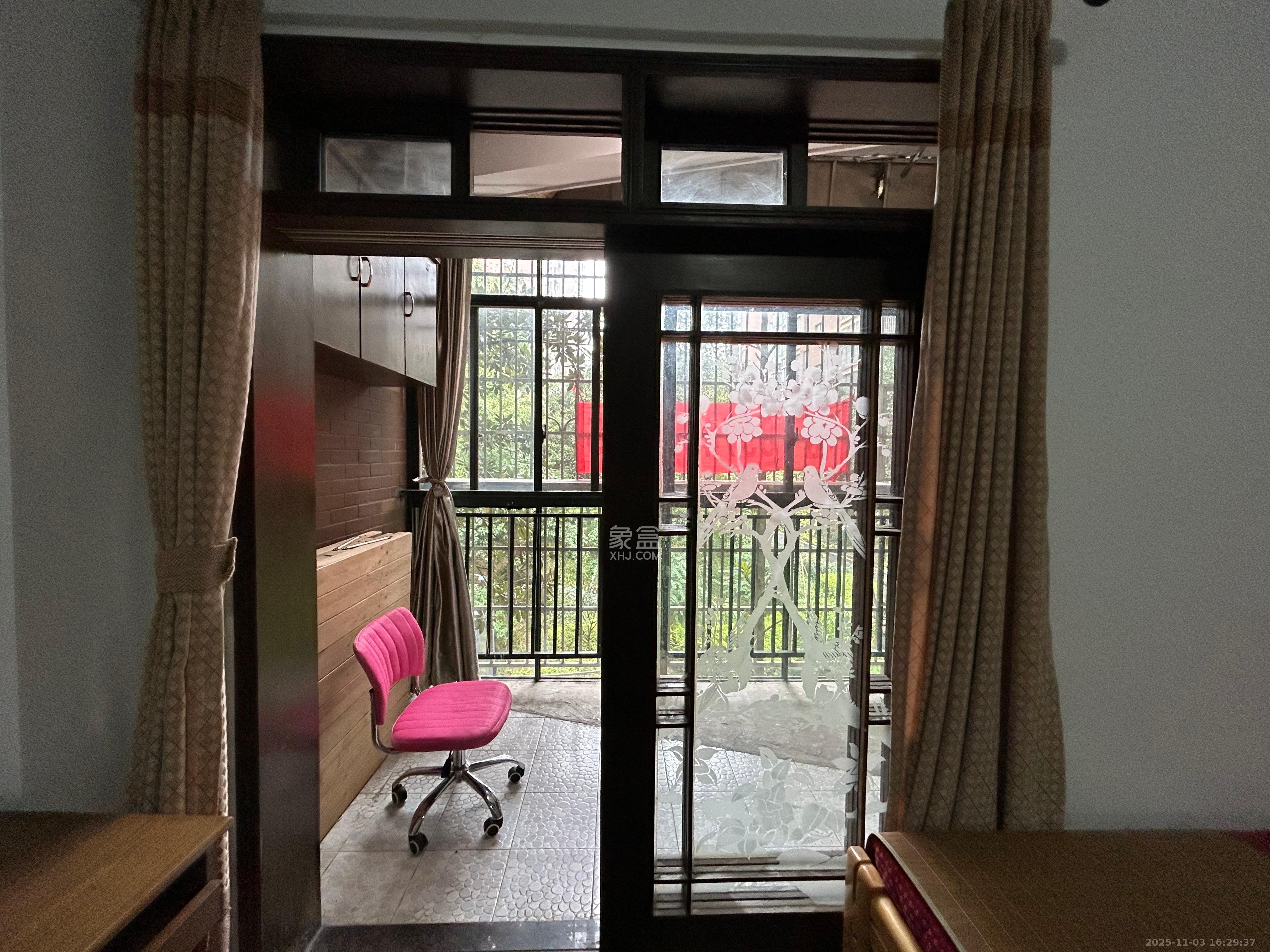 天城湖光山色  1室1厅1卫    1200.0元/月室内图