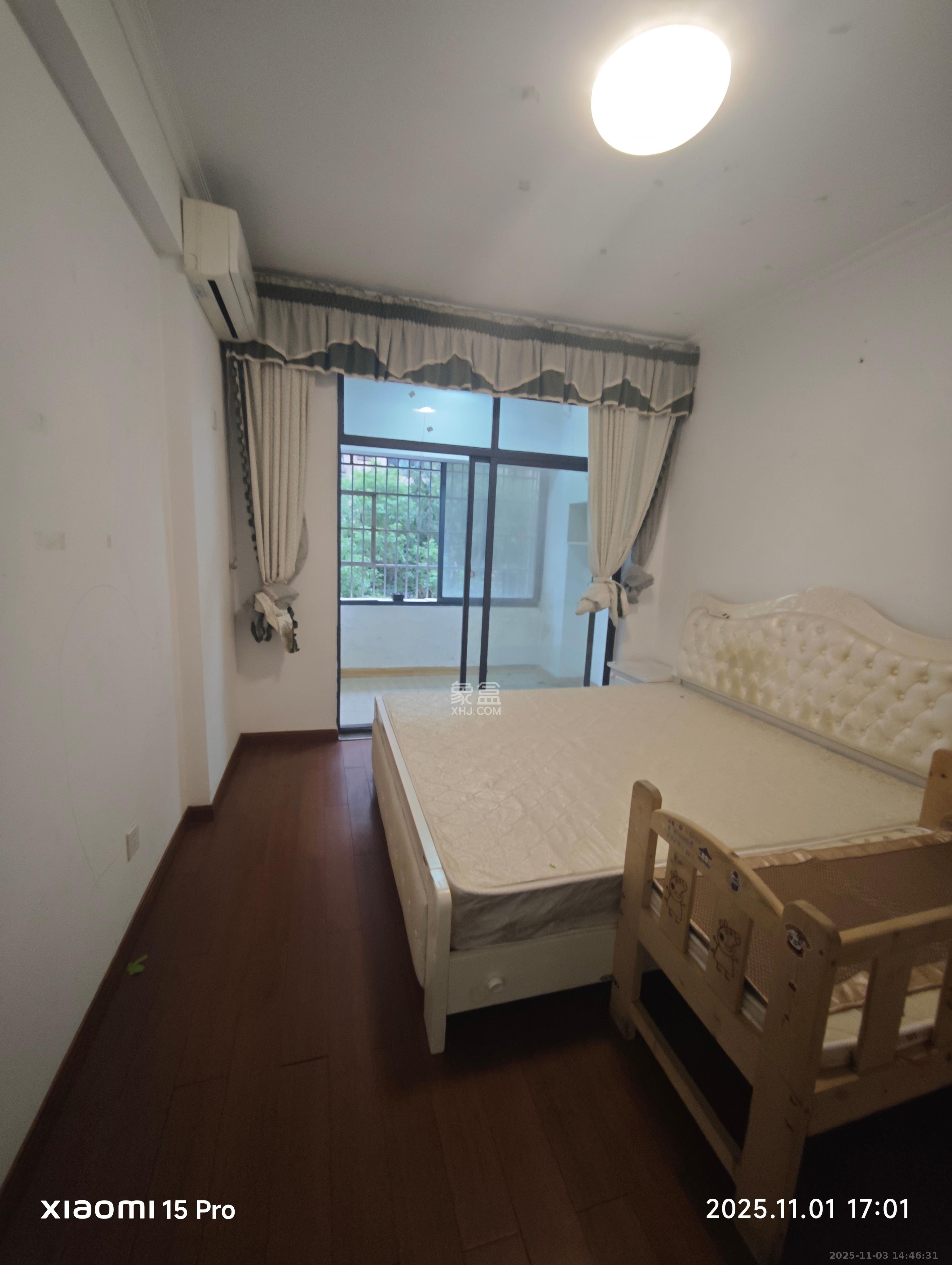 中城丽景香山园  1室2厅1卫    2400.0元/月室内图