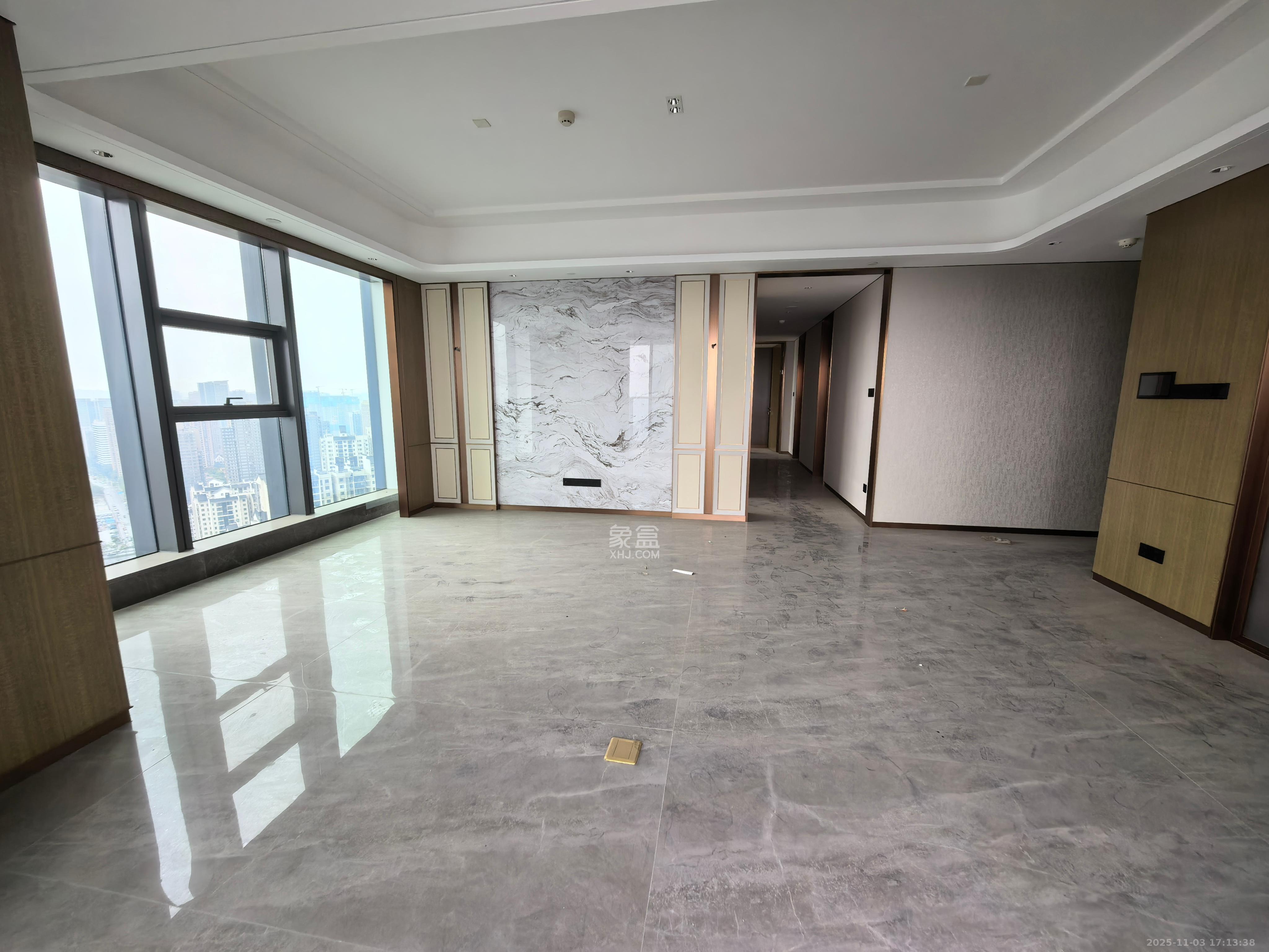 运达中央广场三期  4室2厅3卫    13000.0元/月