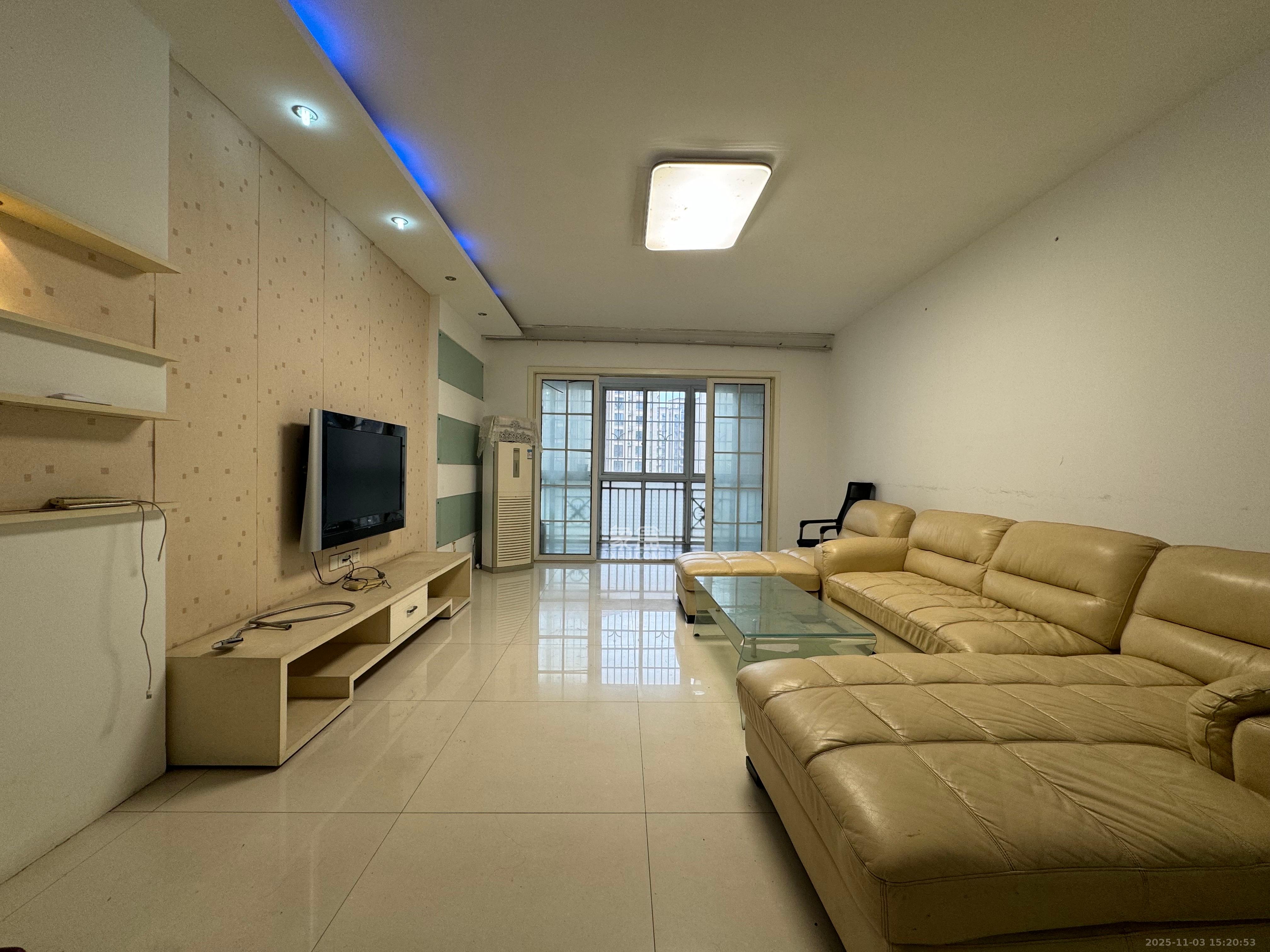 万鑫嘉园(万鑫阳光嘉园)  3室2厅2卫    1900.0元/月 万鑫嘉园(万鑫阳光嘉园)  3室2厅2卫    1900.0元/月室内图