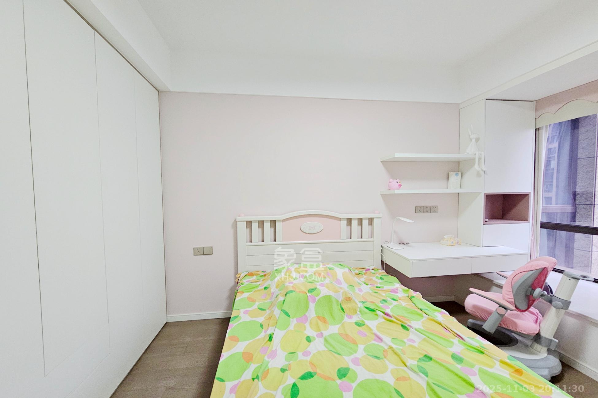 明昇壹城(明昇时代广场)二期 4室2厅3卫 350.0万 明昇壹城(明昇时代广场)二期 4室2厅3卫 350.0万卧室