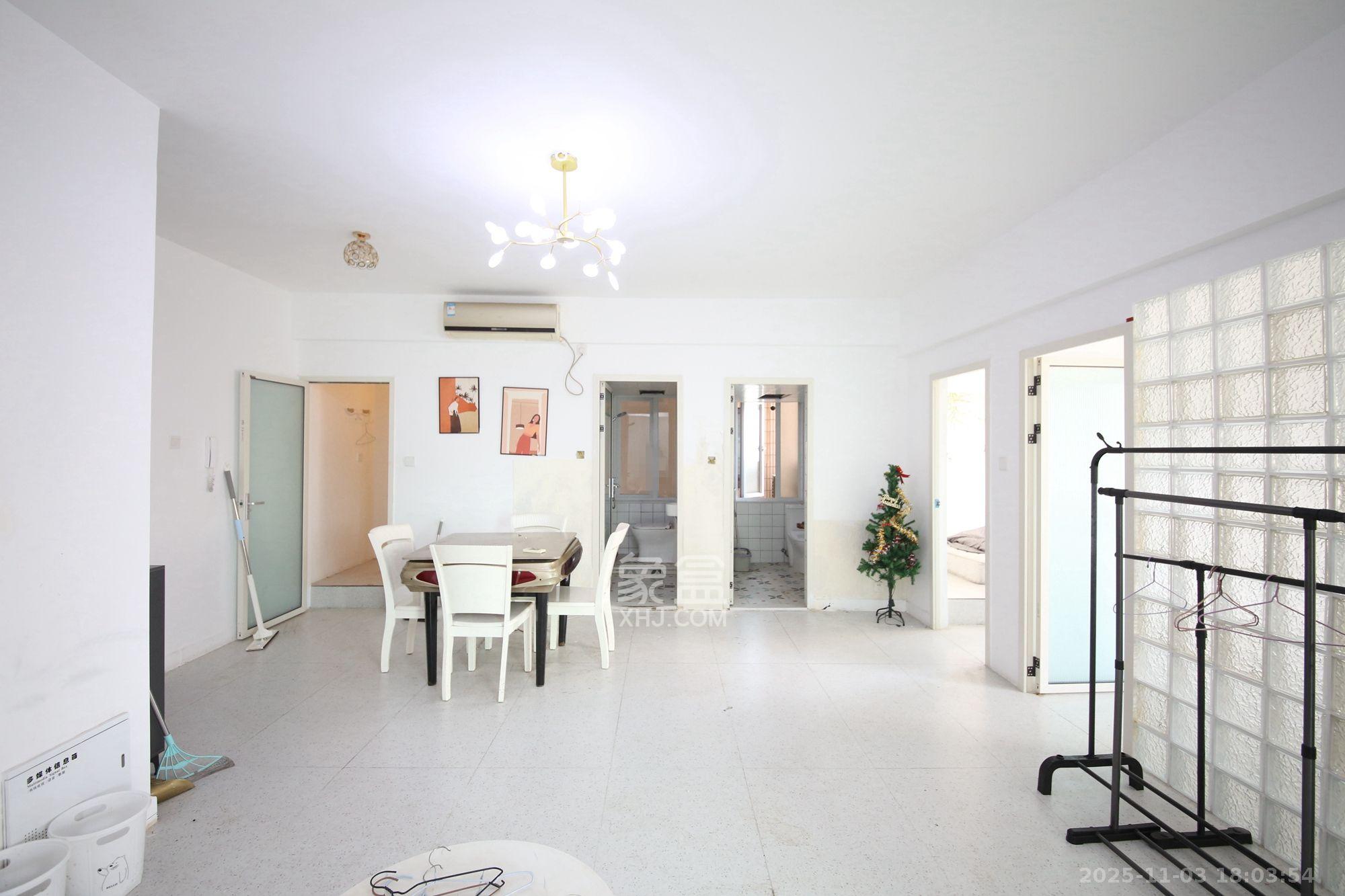 汇源大厦 1室2厅1卫 3500.0元/月 汇源大厦 1室2厅1卫 3500.0元/月室内图