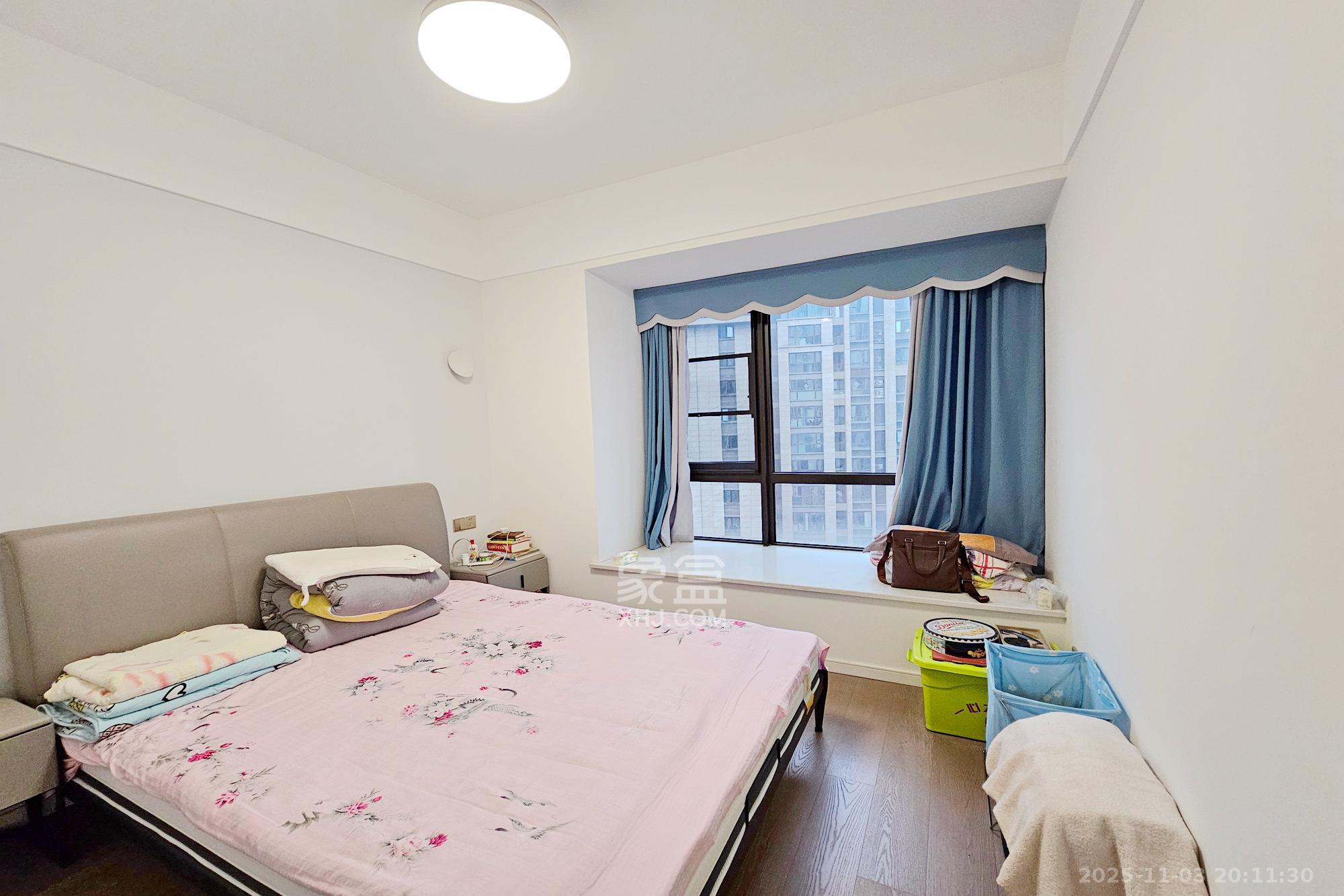 明昇壹城（明昇时代广场）二期  4室2厅3卫    350.0万卧室