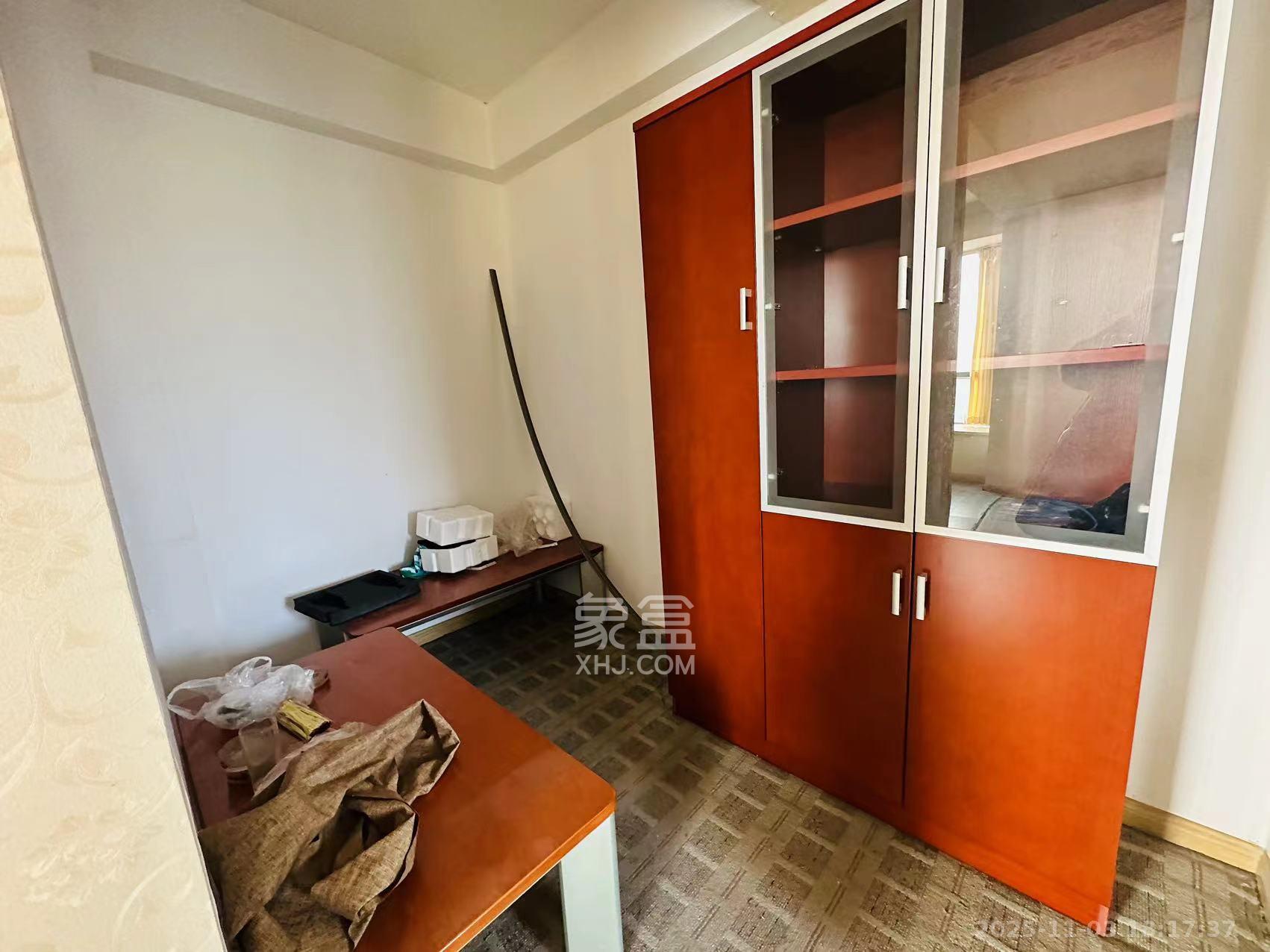 高桥现代商贸城  5室3厅2卫    7200.0元/月室内图