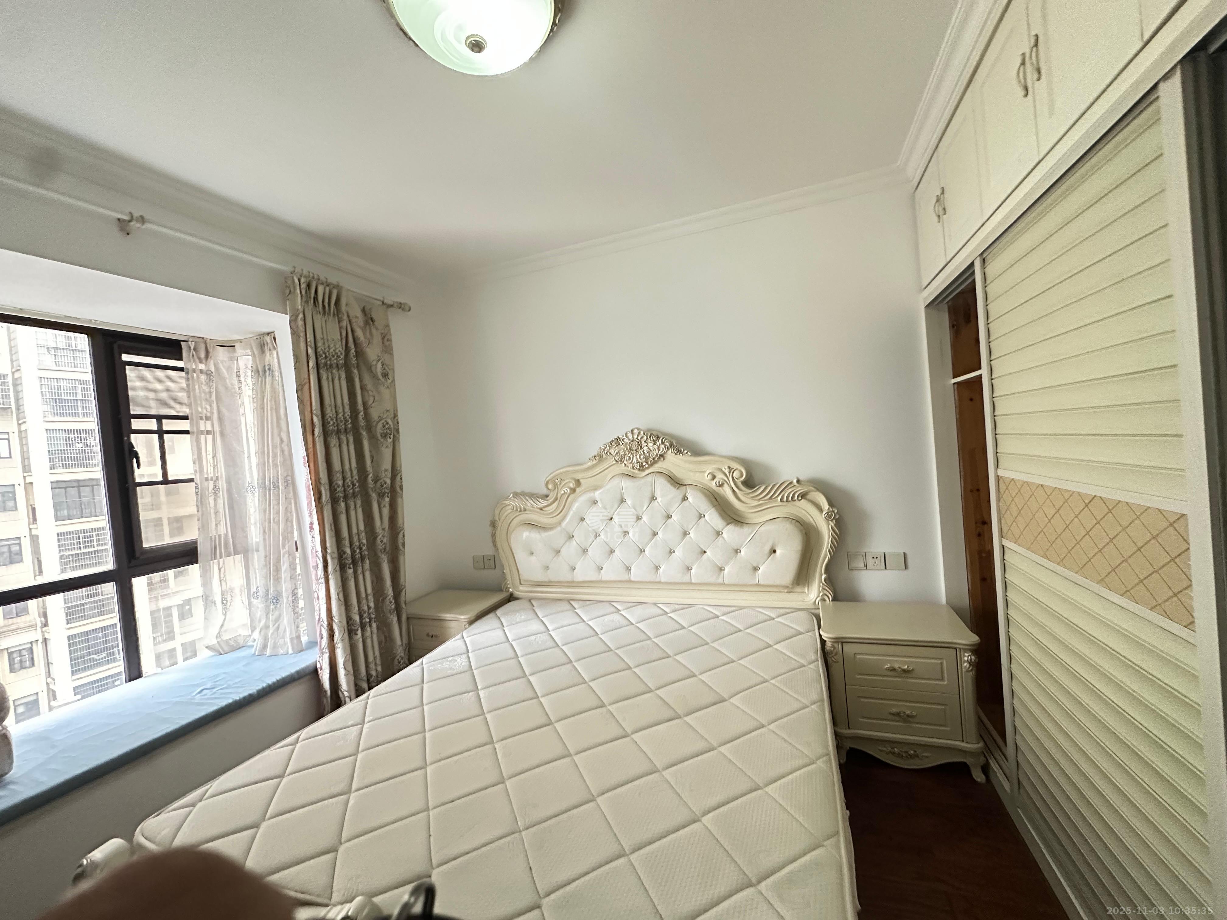 七里香榭  3室2厅1卫    2300.0元/月室内图