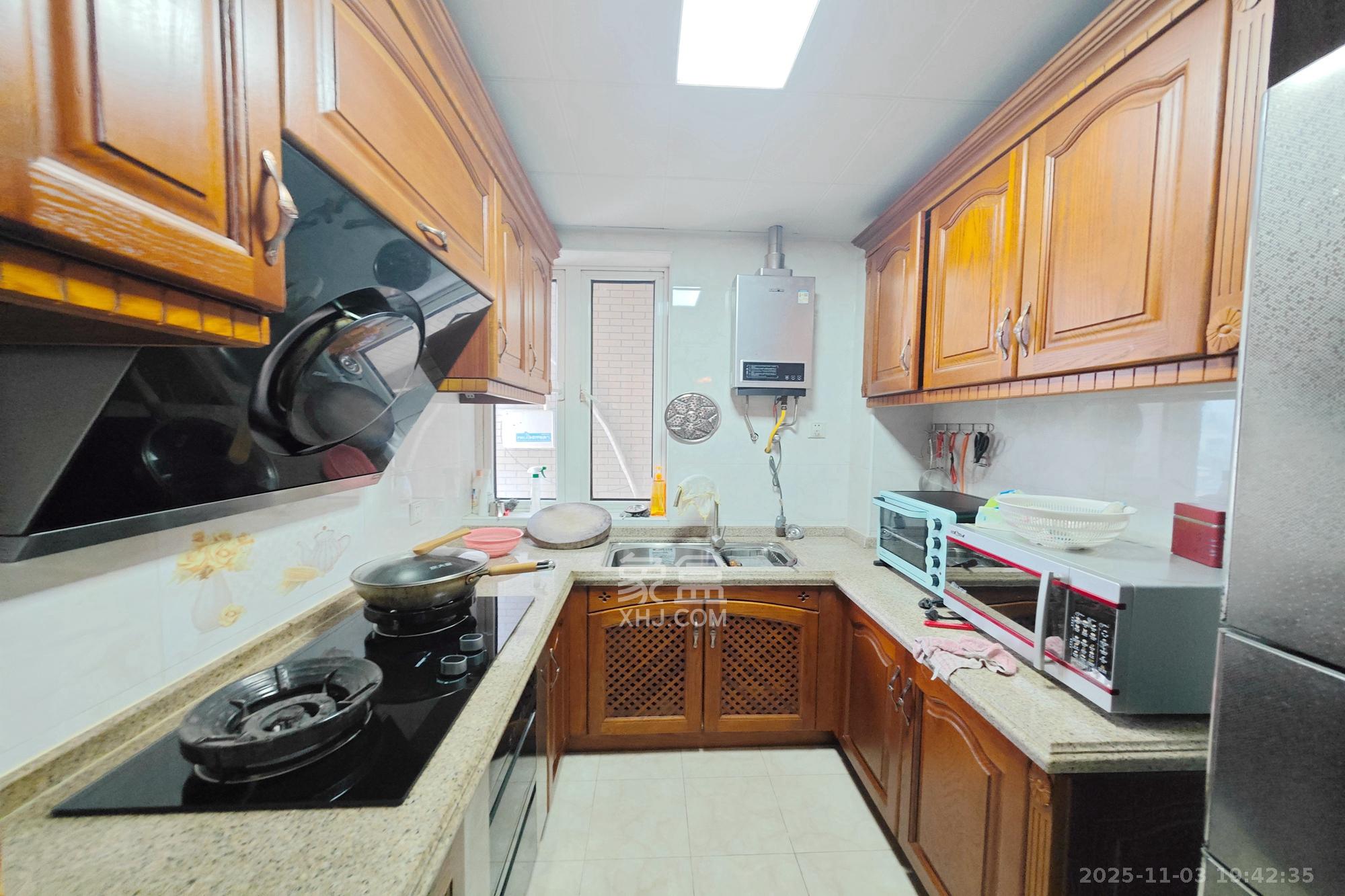 佳天瑞宁花园 3室2厅2卫 140.0万 佳天瑞宁花园 3室2厅2卫 140.0万厨房