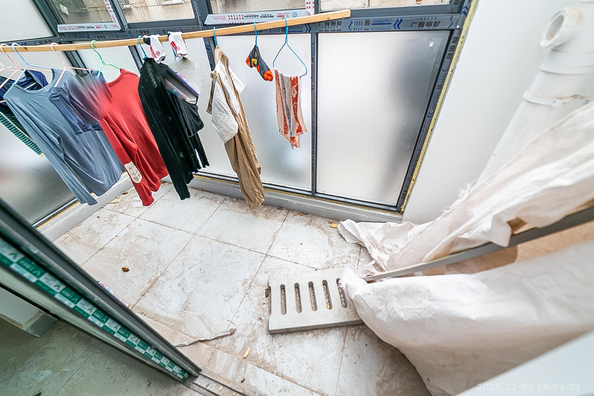 湖开小区(湖南开关厂宿舍)/南大桥社区 2室2厅1卫 45.0万 湖开小区(湖南开关厂宿舍)/南大桥社区 2室2厅1卫 45.0万阳台