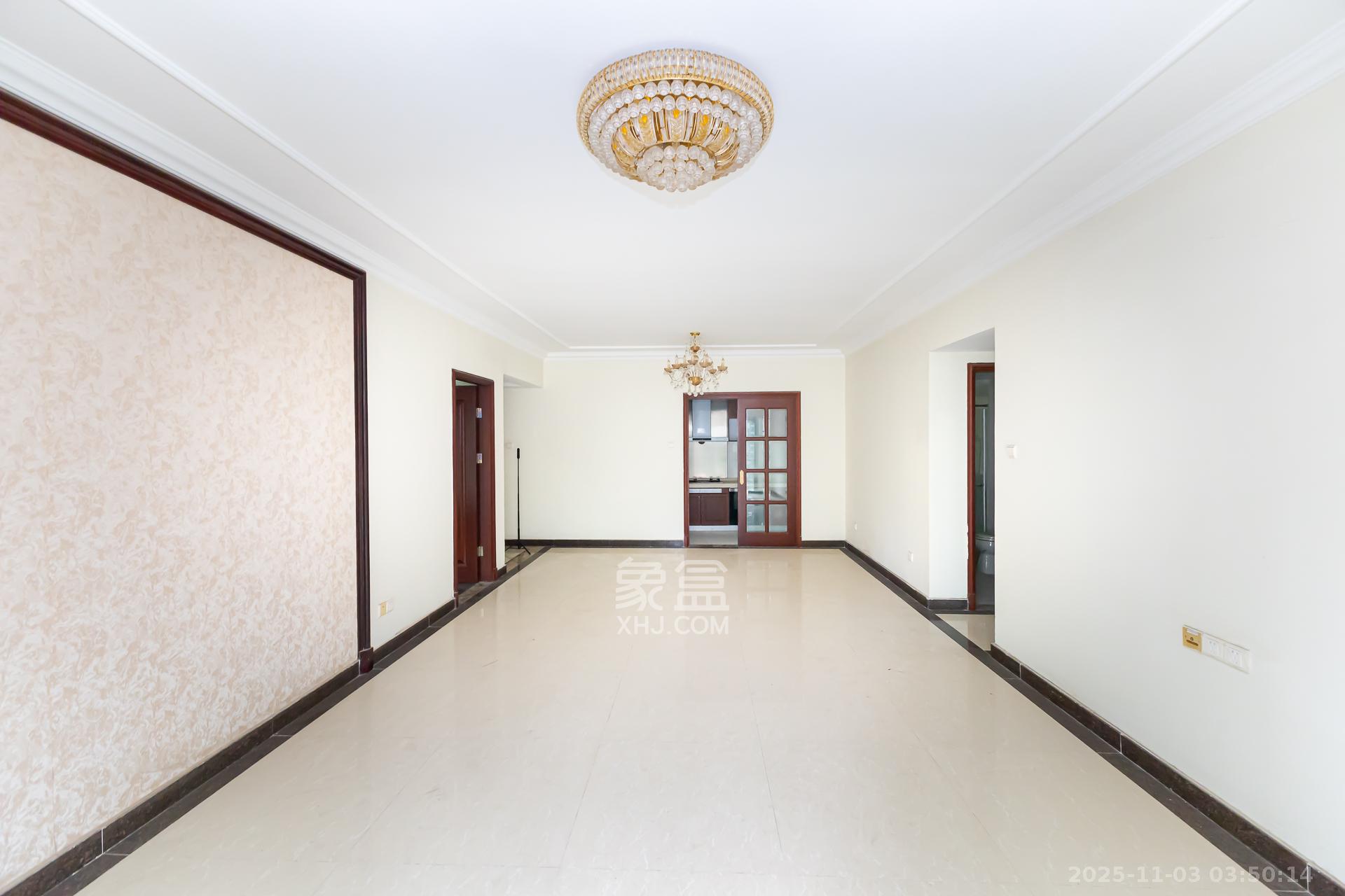 恒大名都  4室2厅2卫    83.0万客厅