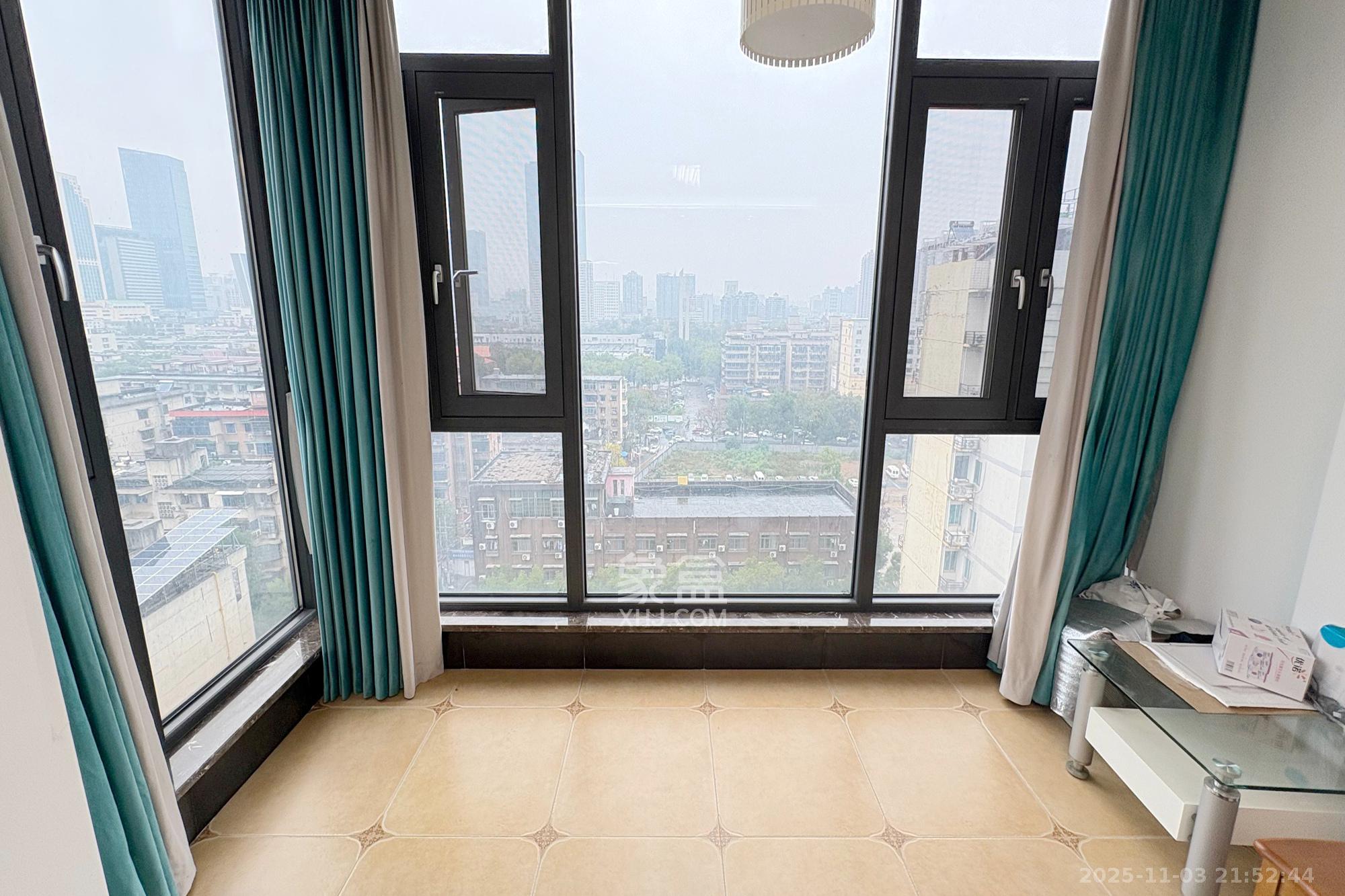 颐美园 3室2厅2卫 118.0万 颐美园 3室2厅2卫 118.0万阳台