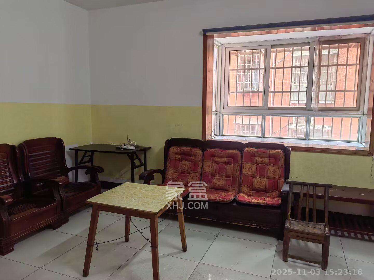 湘绣城  3室2厅1卫    1500.0元/月