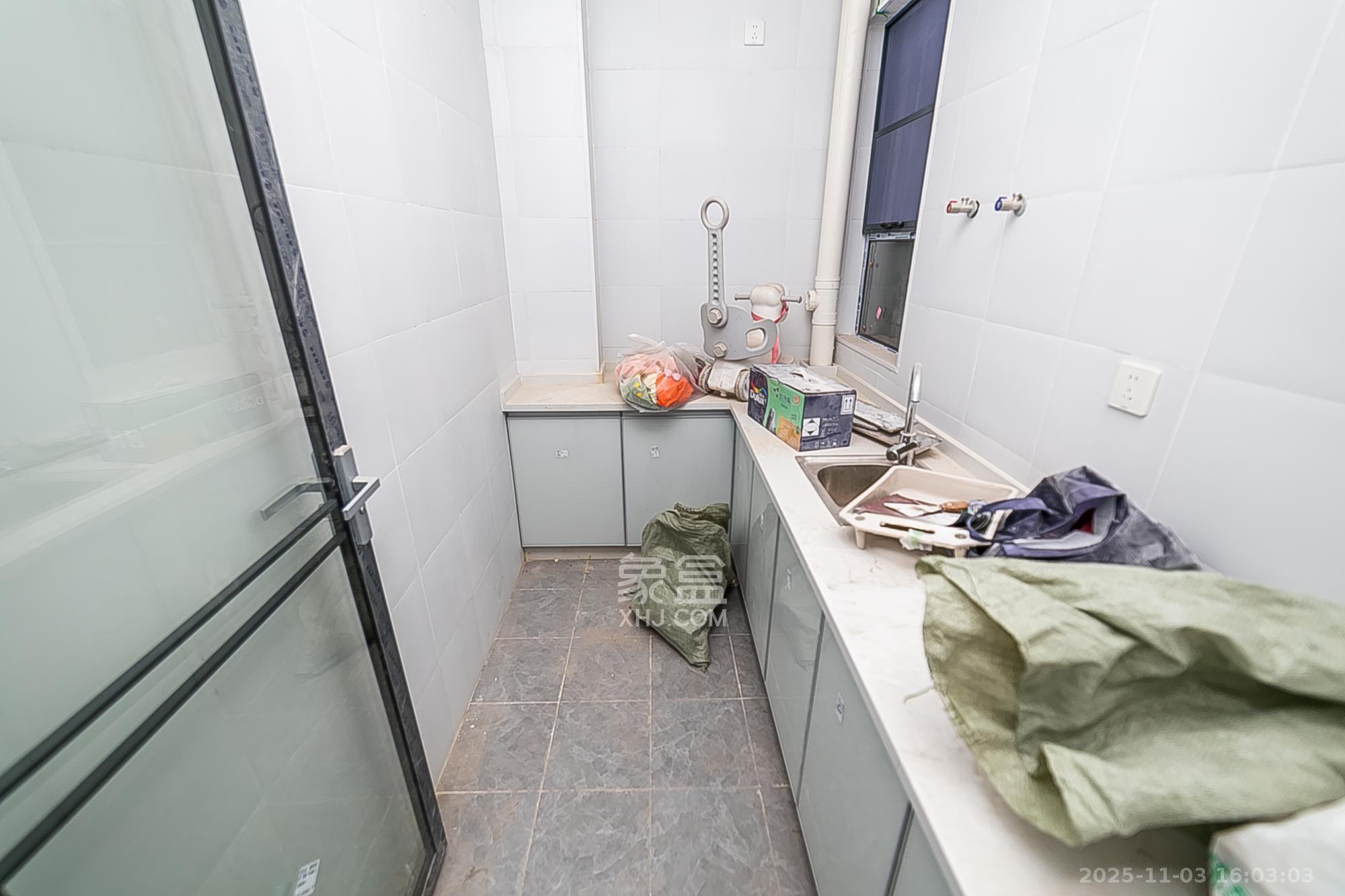 湖开小区(湖南开关厂宿舍)/南大桥社区 2室2厅1卫 45.0万 湖开小区(湖南开关厂宿舍)/南大桥社区 2室2厅1卫 45.0万厨房