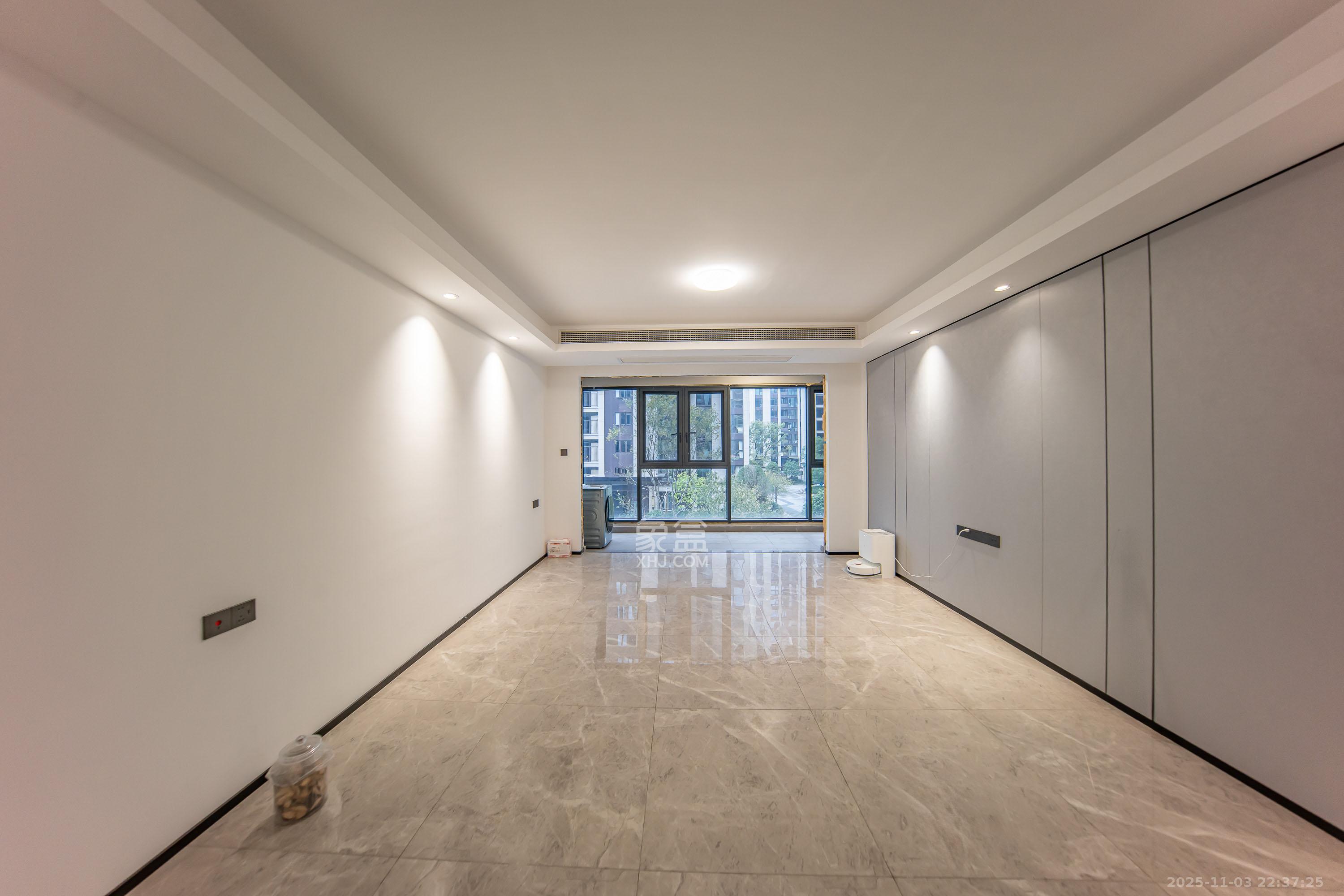 旭辉国宸府  4室2厅2卫    168.0万客厅