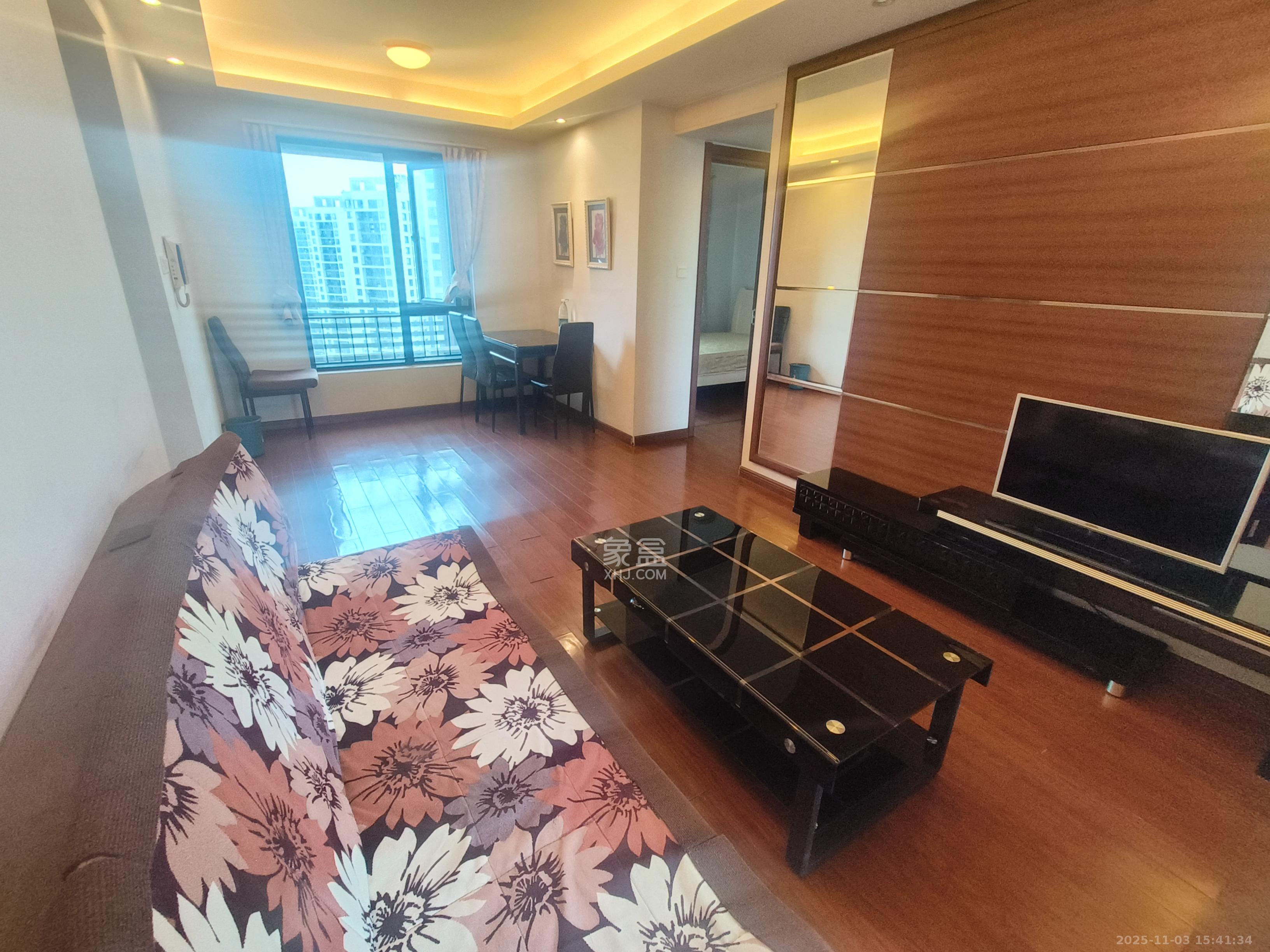 万科城 2室2厅1卫 2400.0元/月 万科城 2室2厅1卫 2400.0元/月室内图