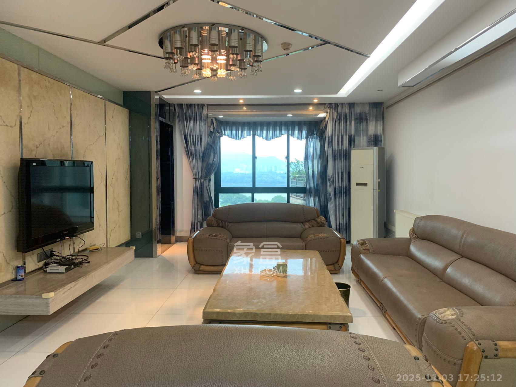 华盛新外滩  3室2厅2卫    4800.0元/月