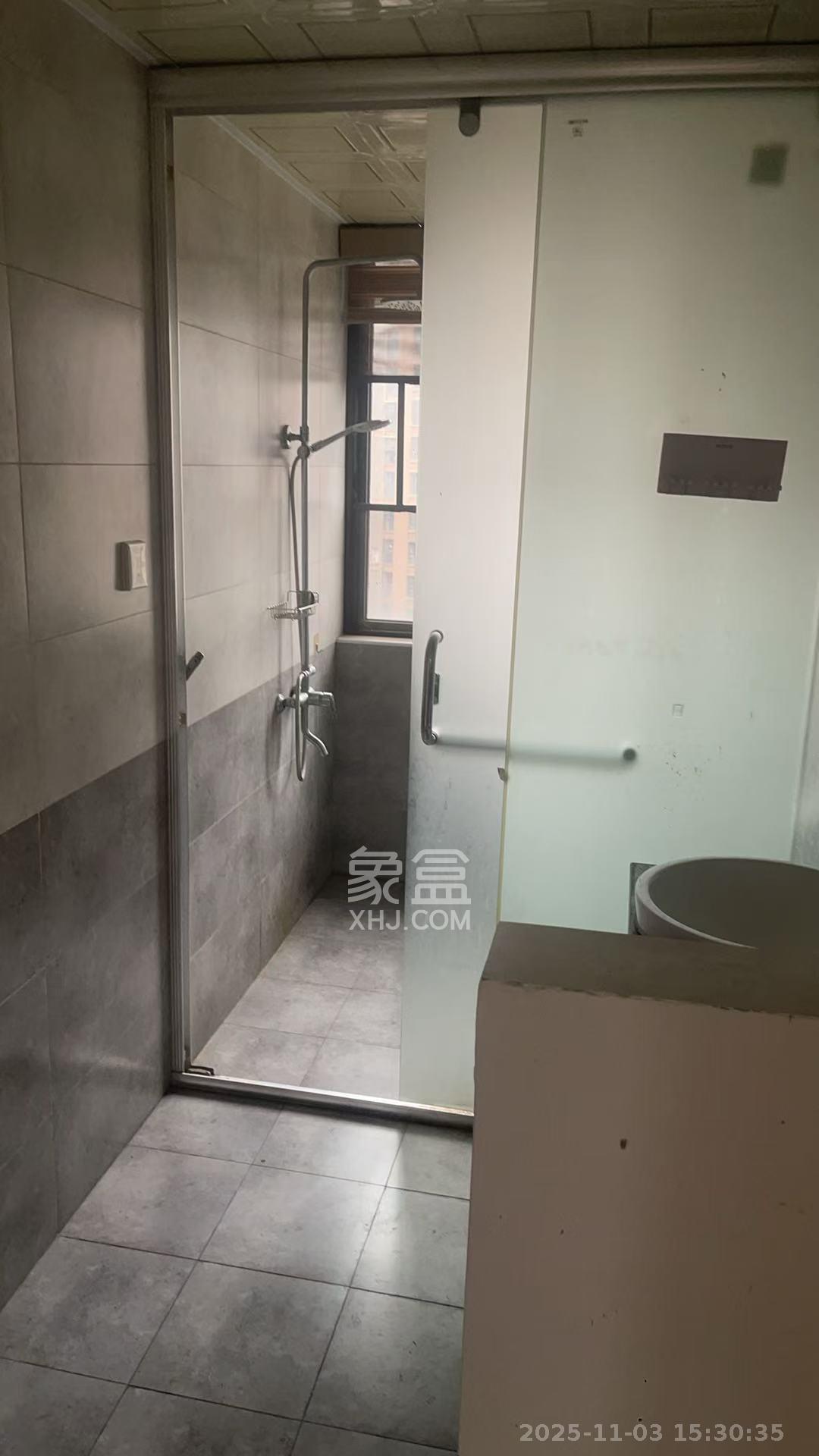 三一街区 3室2厅1卫 2200.0元/月 三一街区 3室2厅1卫 2200.0元/月室内图