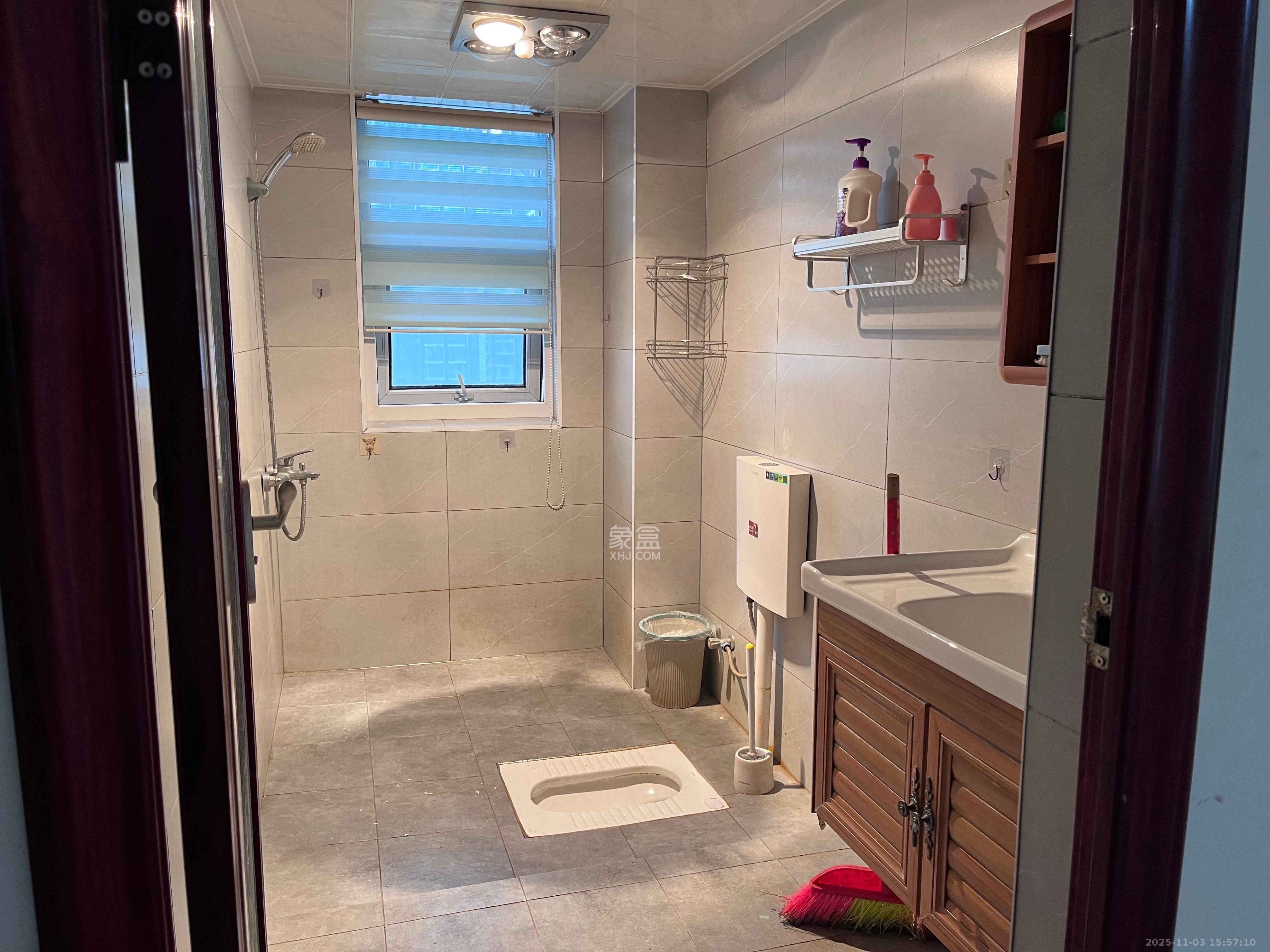 和康园小区  3室2厅2卫    2000.0元/月室内图