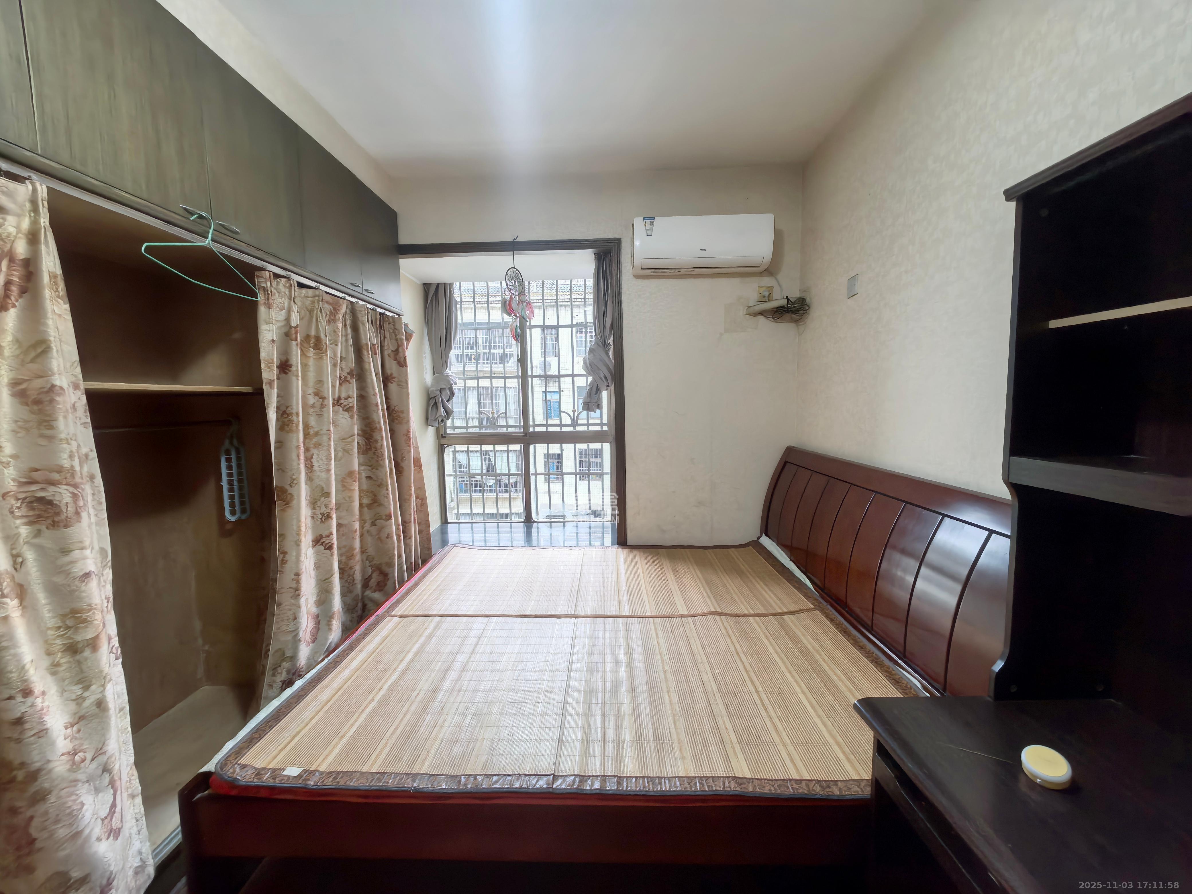 金峰小区南院  3室2厅2卫    1900.0元/月 金峰小区南院  3室2厅2卫    1900.0元/月室内图