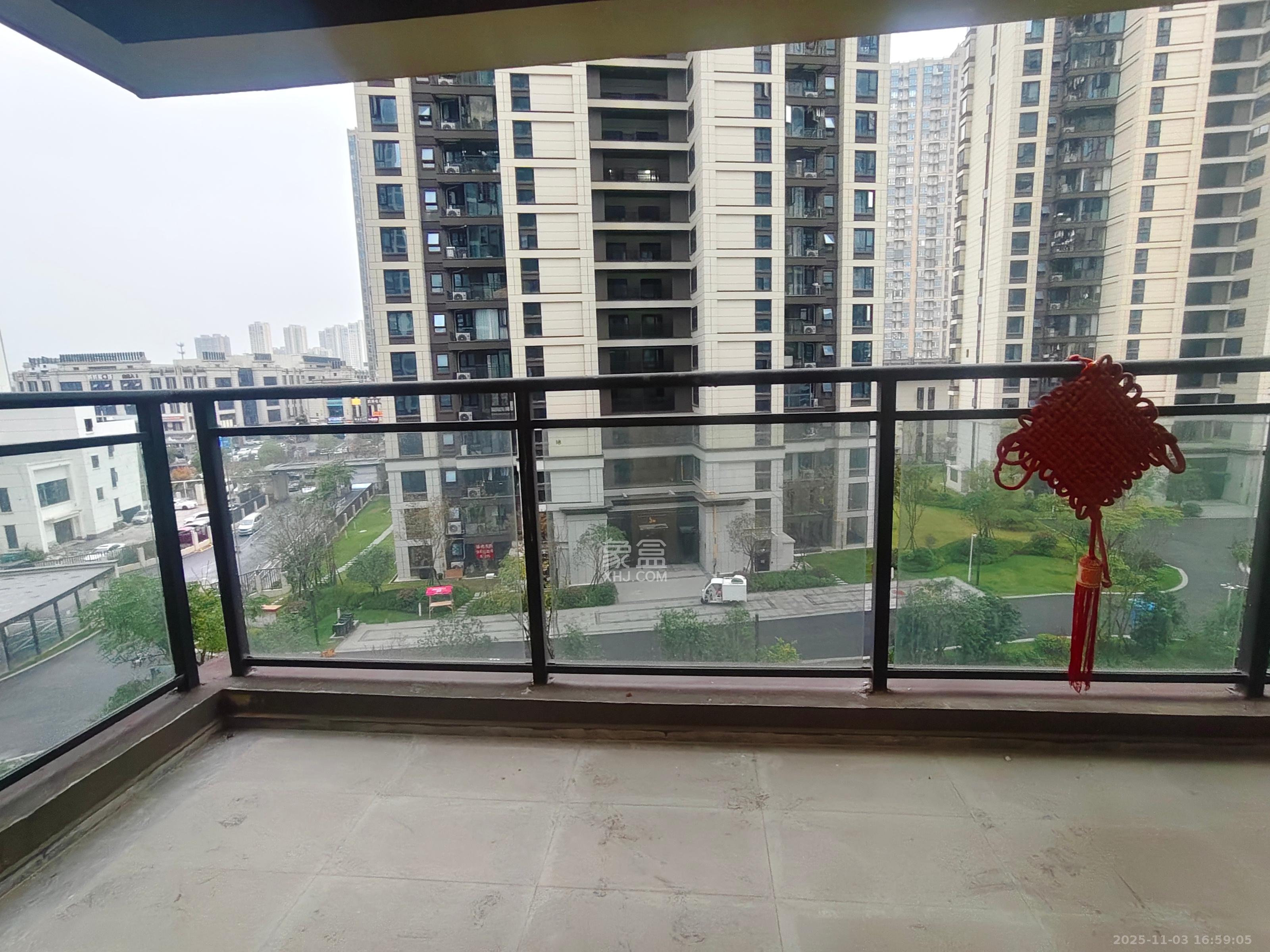 荣盛锦绣学府  4室2厅2卫    2000.0元/月室内图