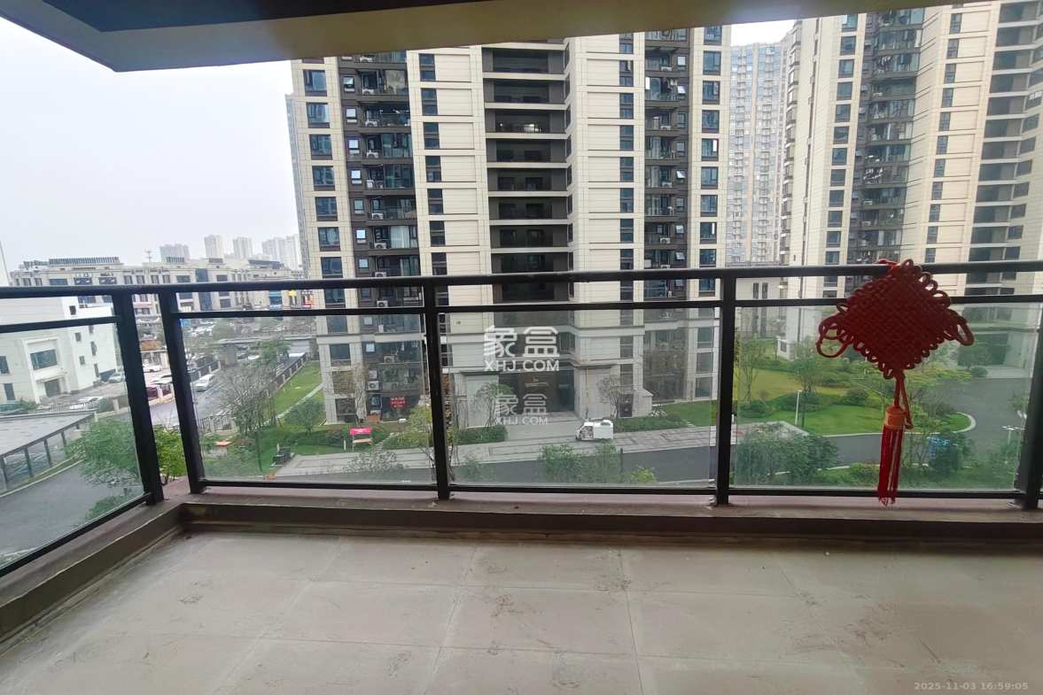 荣盛锦绣学府 4室2厅2卫 2000.0元/月 荣盛锦绣学府 4室2厅2卫 2000.0元/月室内图