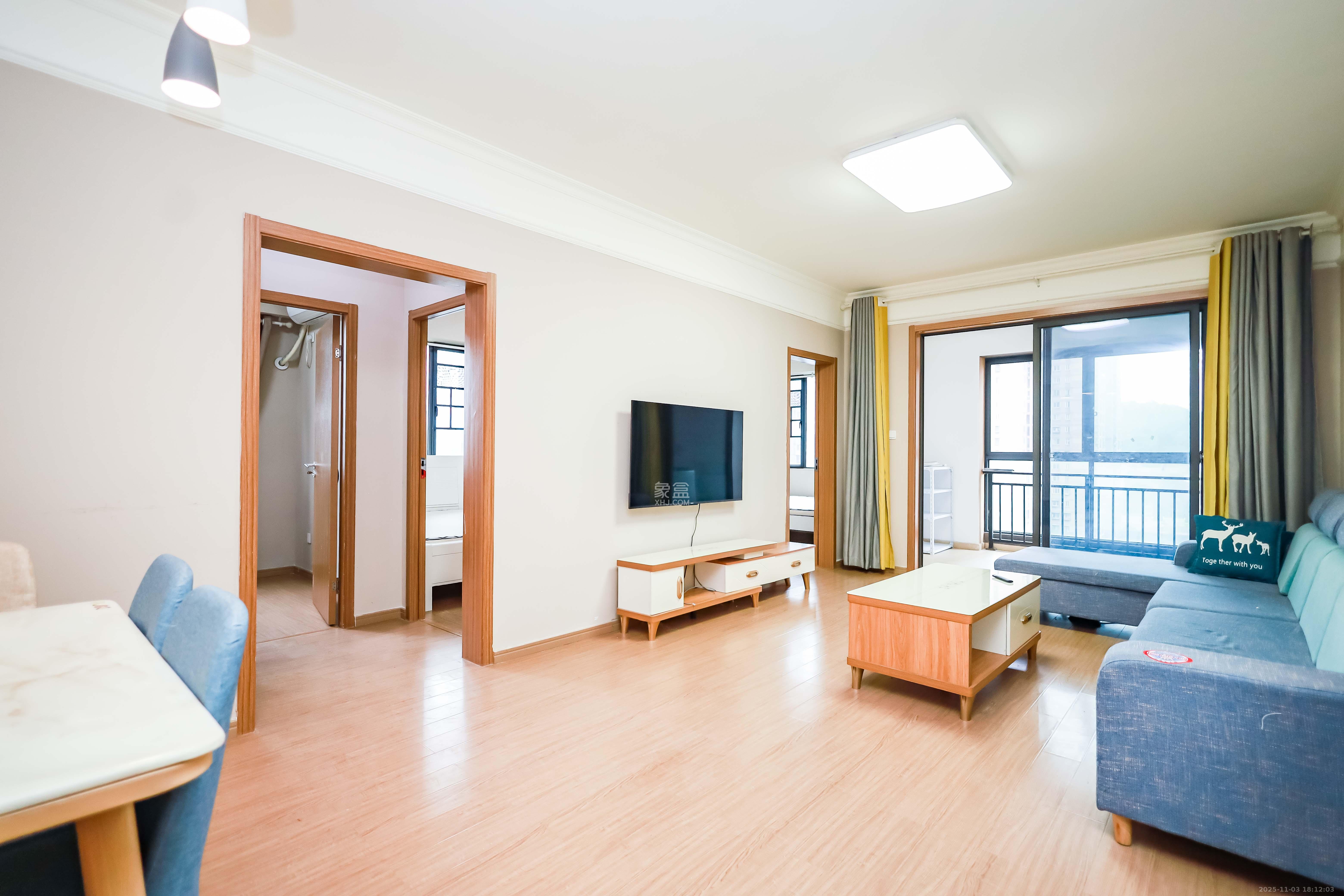 麓谷小镇  3室2厅1卫    53.0万 麓谷小镇  3室2厅1卫    53.0万客厅