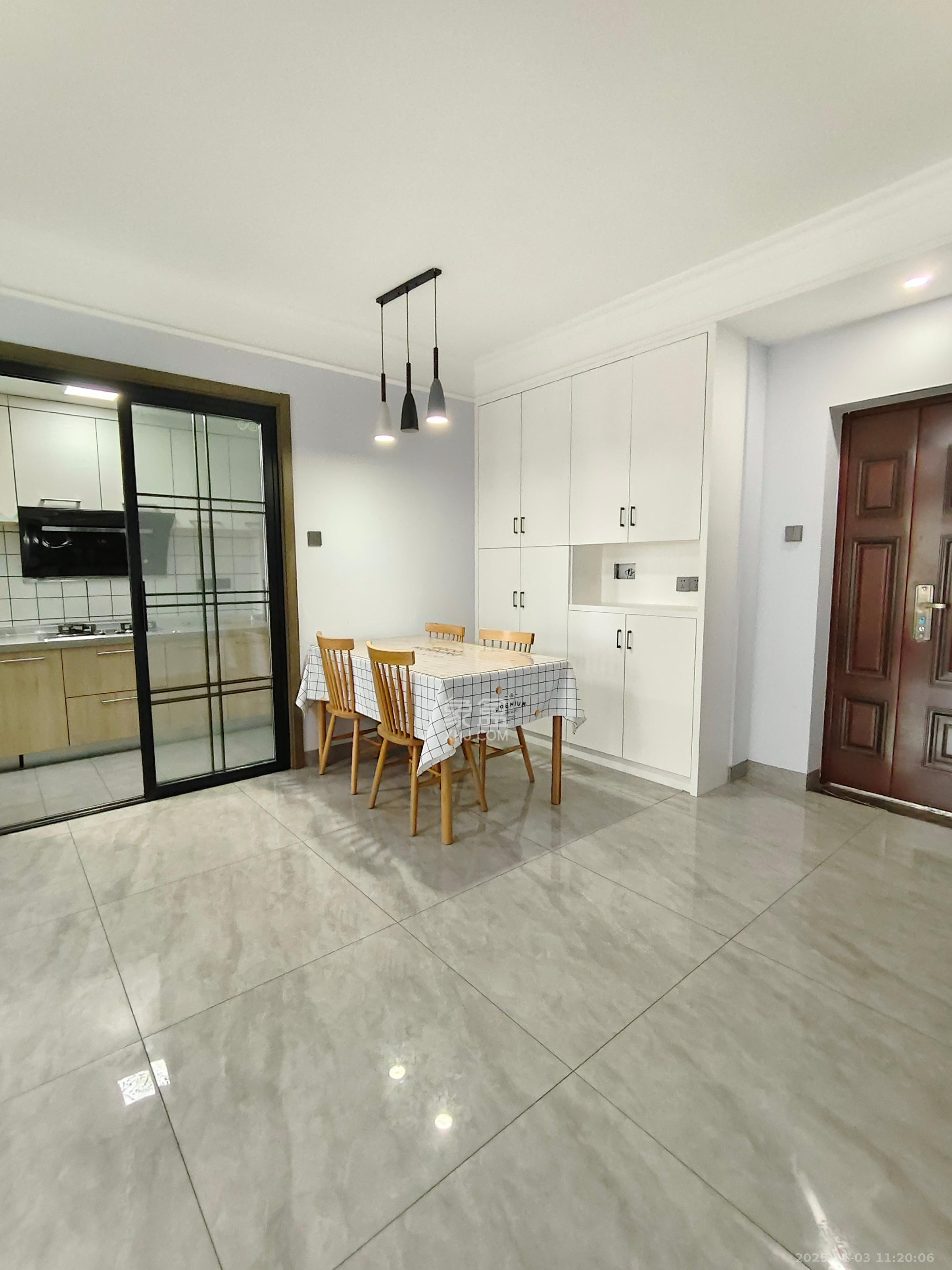 五矿万境蓝山  2室2厅1卫    2300.0元/月室内图