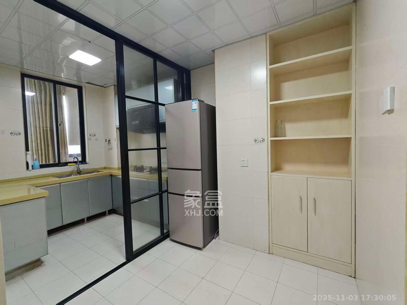 生活艺术城  1室1厅1卫    1500.0元/月