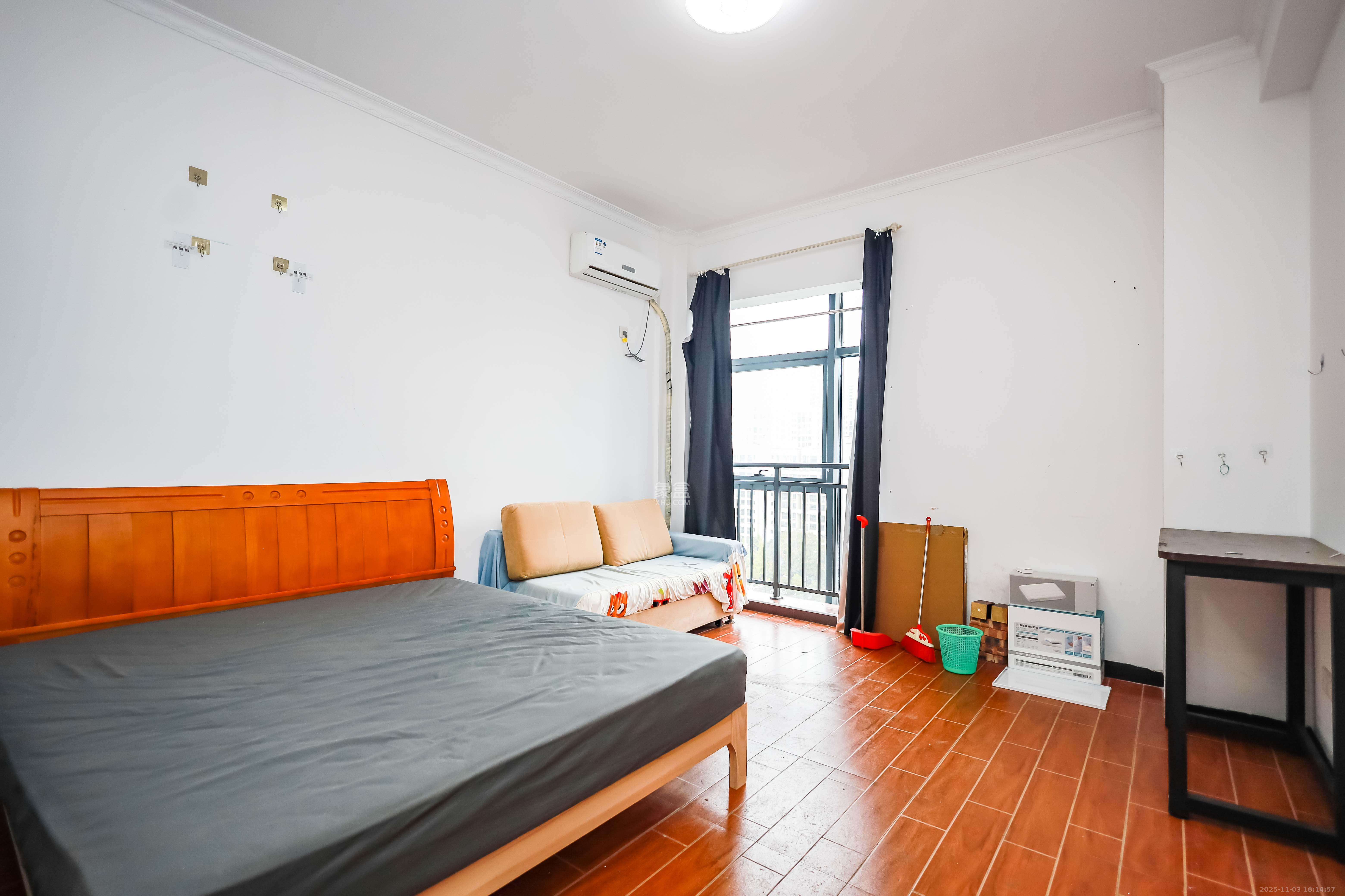 荣盛花语馨苑 1室1厅1卫 20.0万 荣盛花语馨苑 1室1厅1卫 20.0万卧室