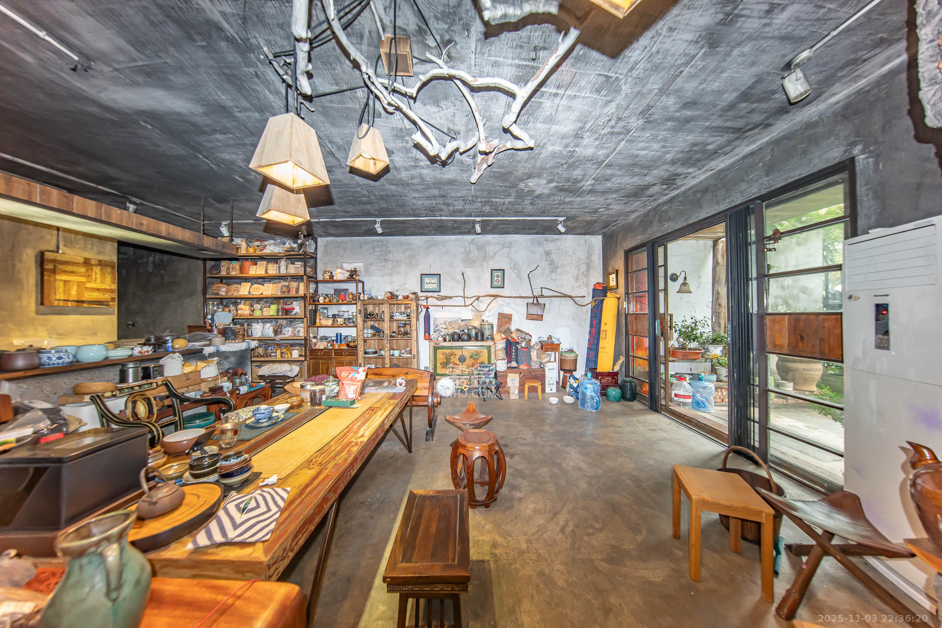 阳光100二期 4室2厅2卫 178.0万 阳光100二期 4室2厅2卫 178.0万客厅