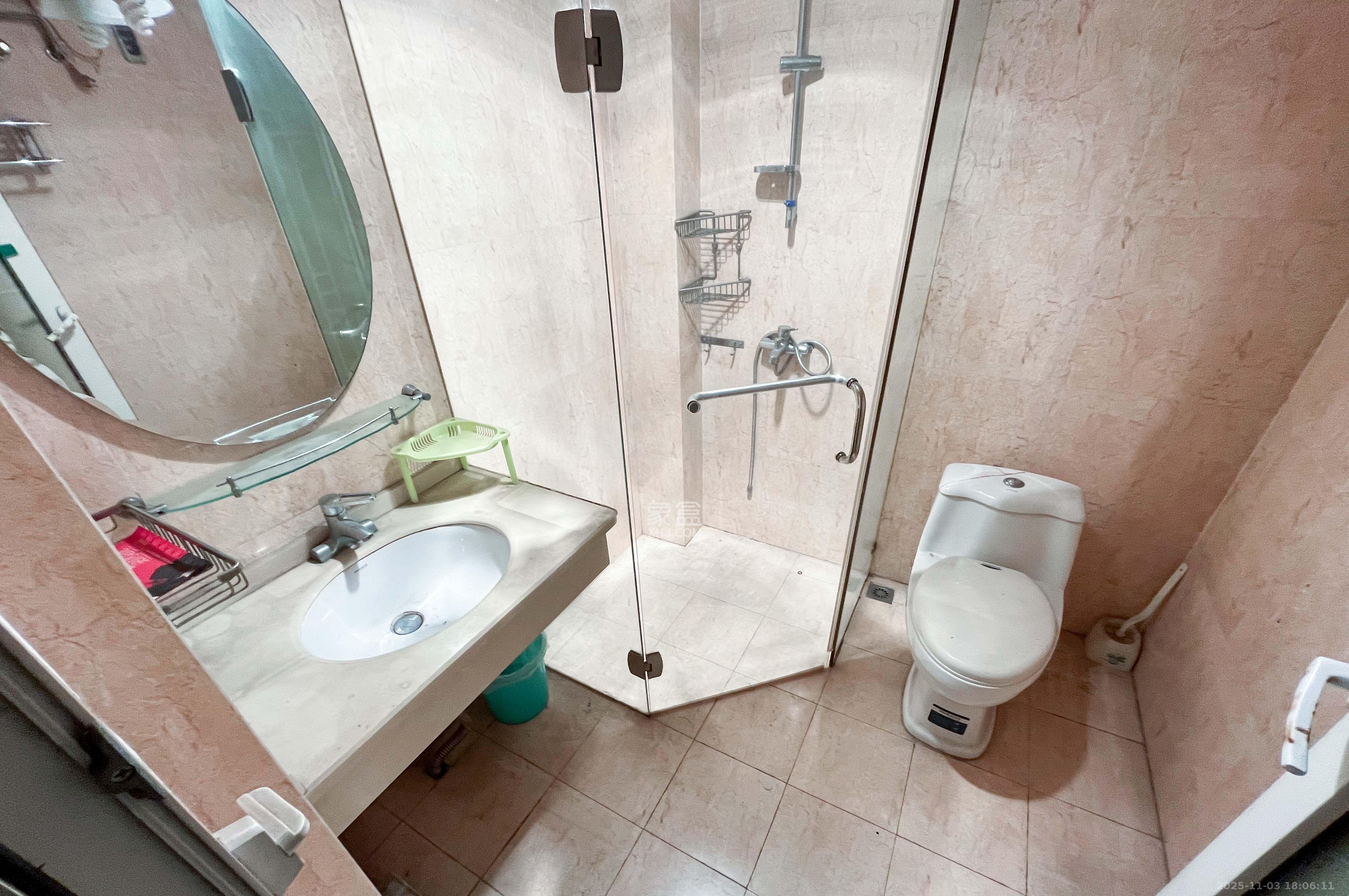 恩瑞麓山名园(龙王港小区)  3室2厅2卫    78.0万 恩瑞麓山名园(龙王港小区)  3室2厅2卫    78.0万卫生间