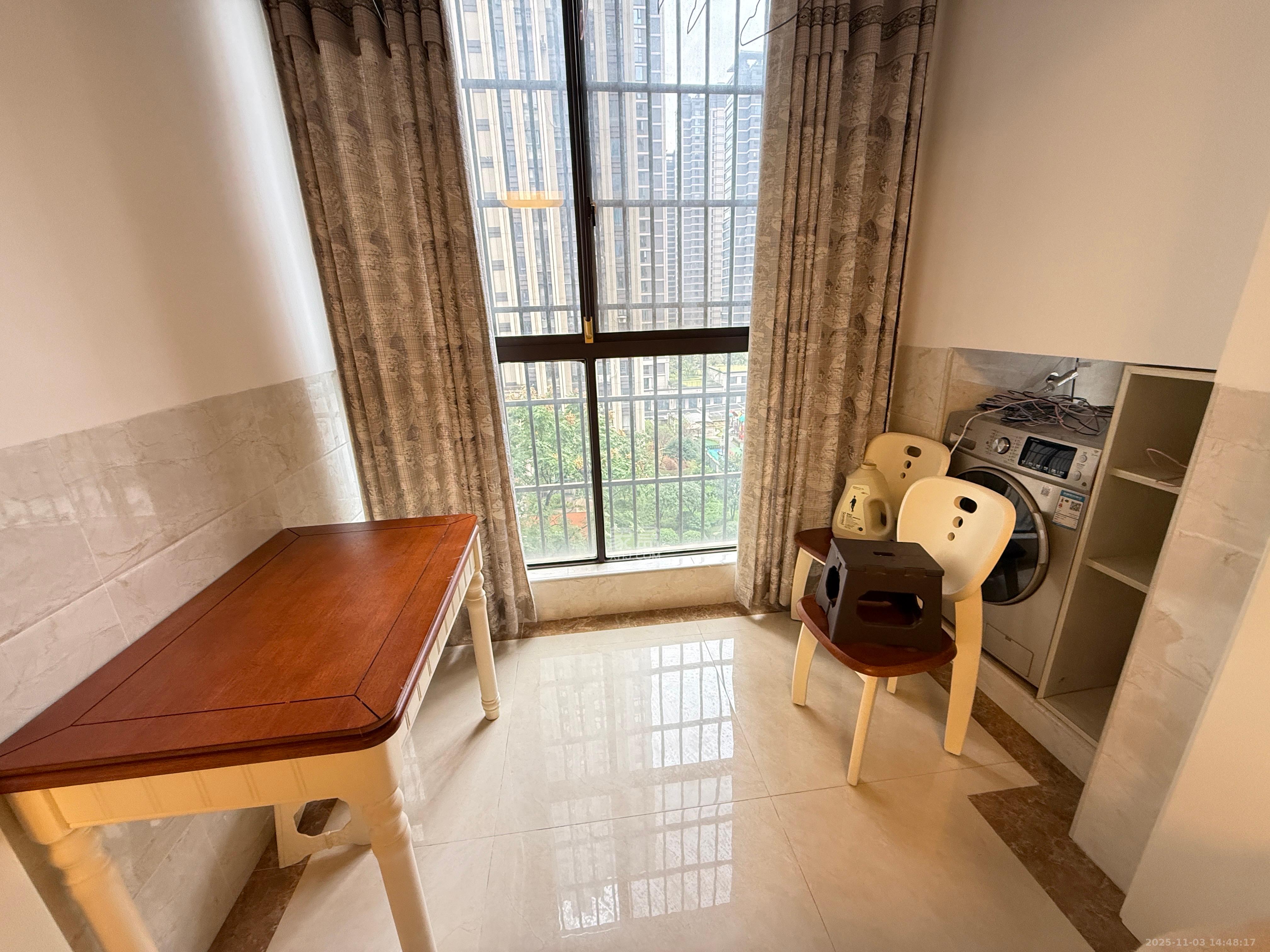 绿地之窗 2室2厅1卫 2200.0元/月 绿地之窗 2室2厅1卫 2200.0元/月室内图