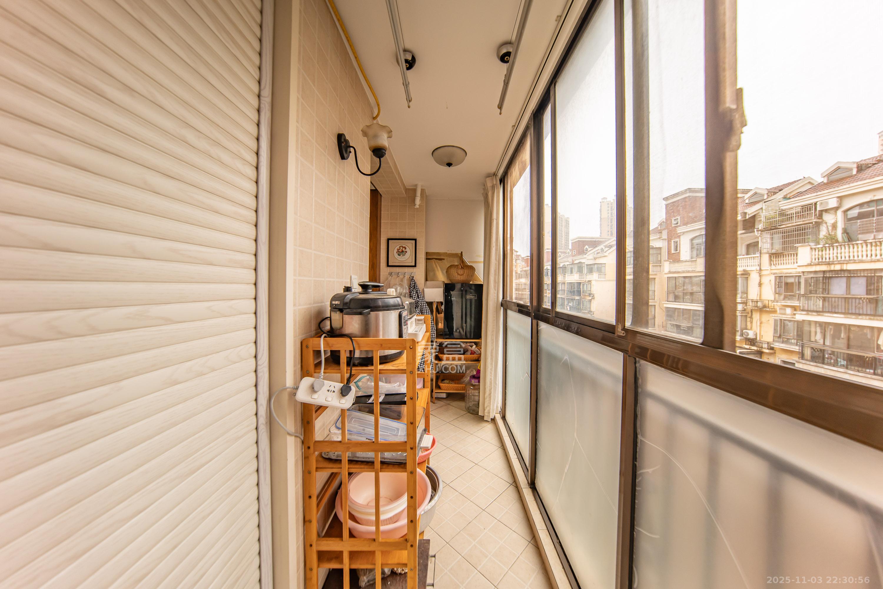 米兰春天  3室2厅2卫    85.0万阳台