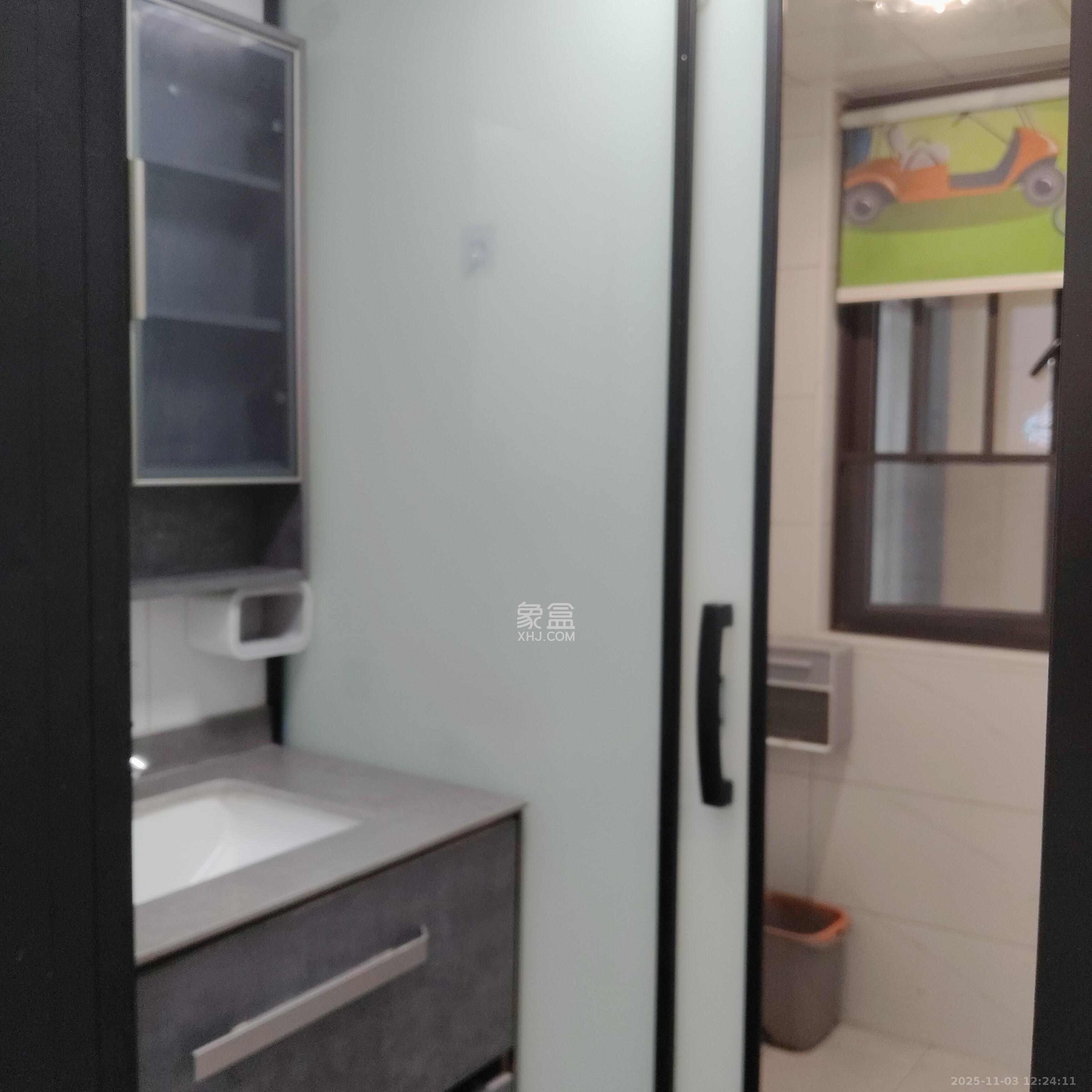 和润园三期  3室1厅1卫    2300.0元/月室内图