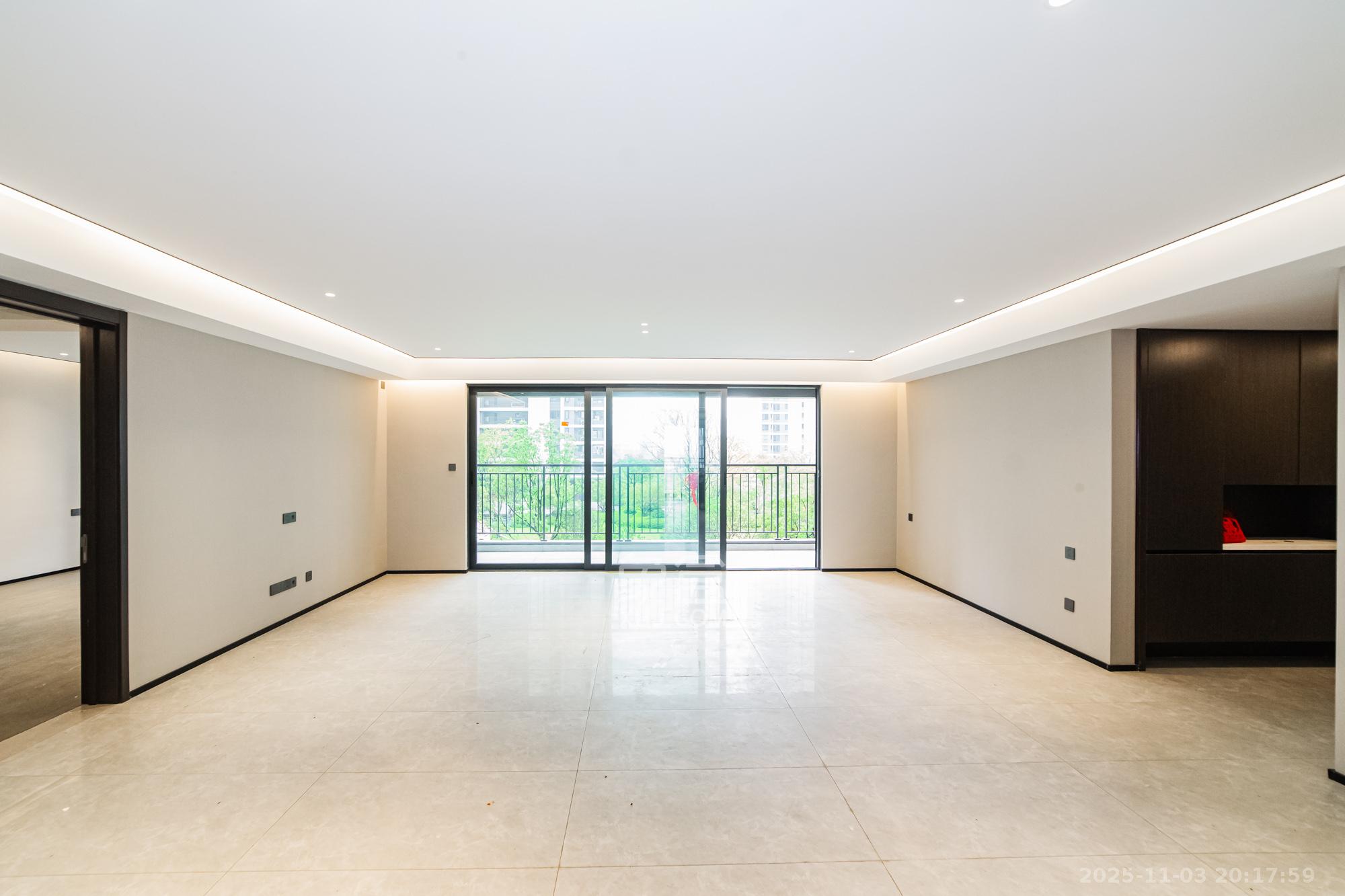 轨道万科璞悦湾  4室2厅3卫    308.8万