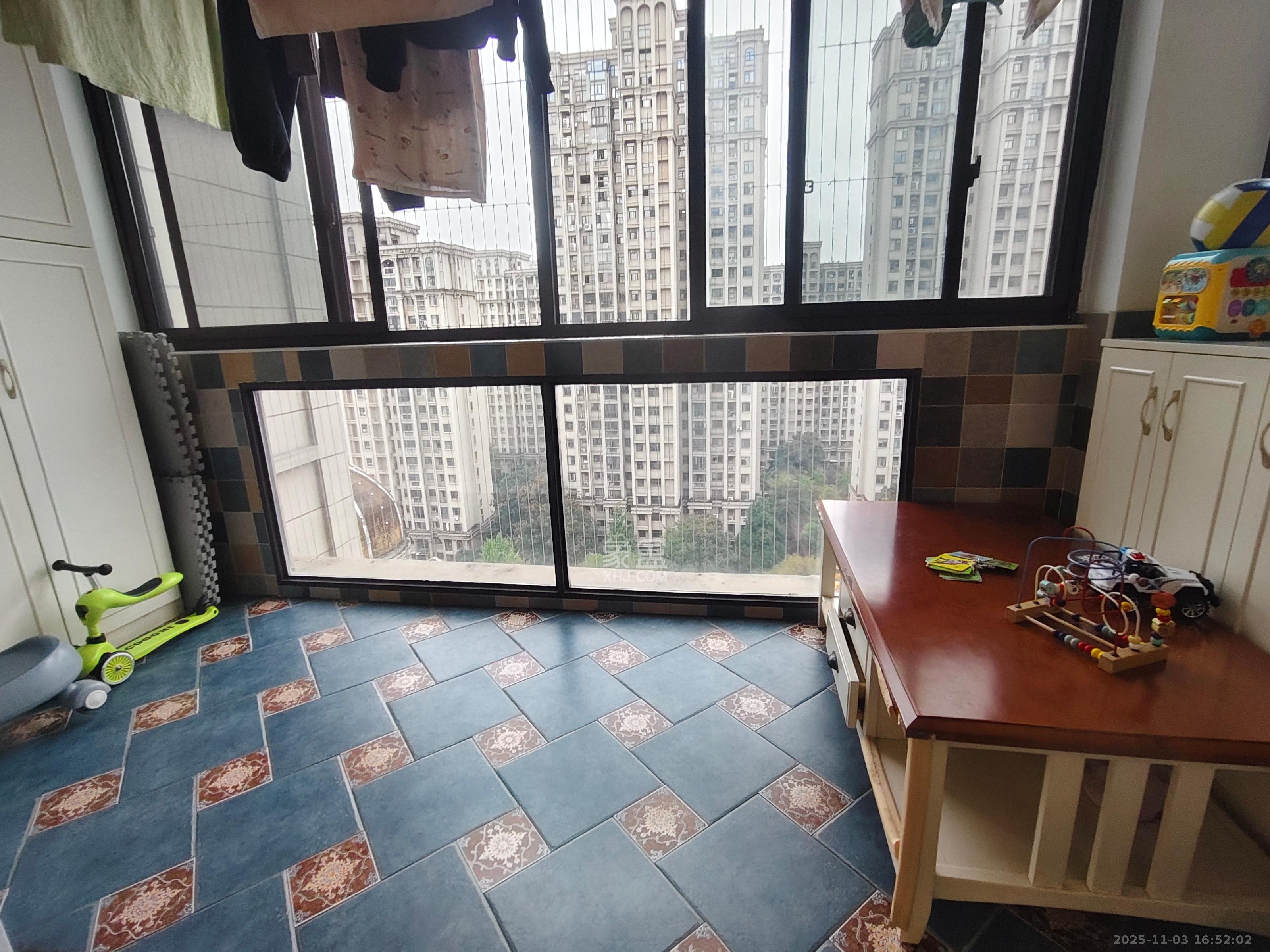 阳光丽城一期  4室2厅2卫    4000.0元/月室内图