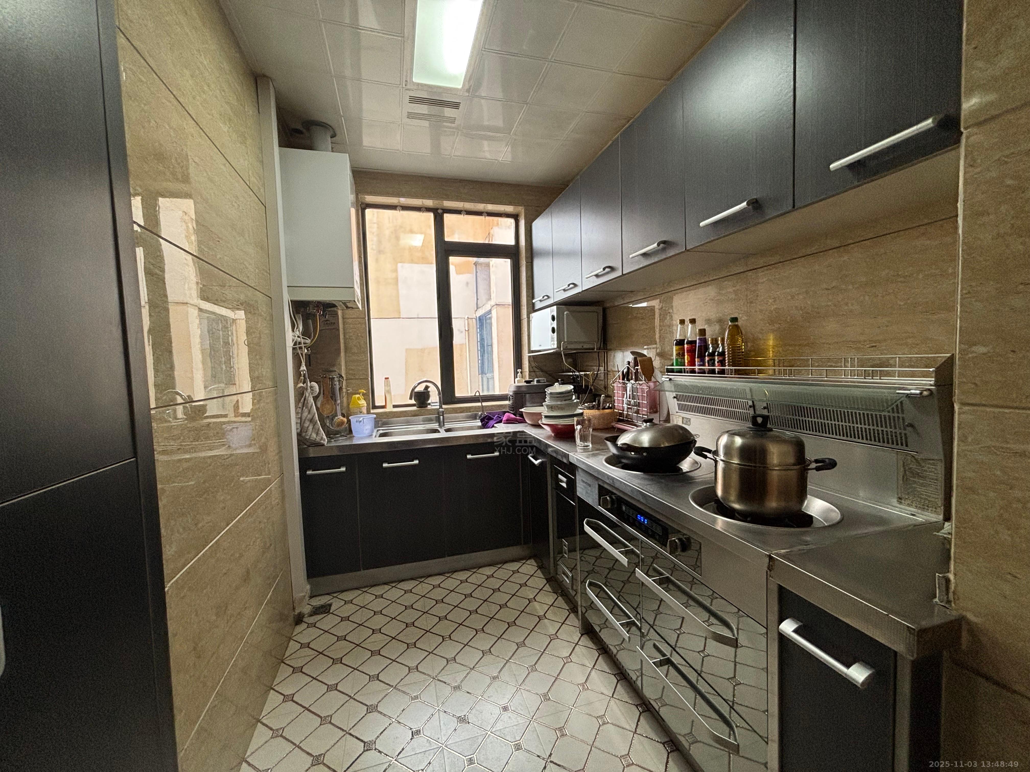 流金岁月-华晨国际  3室2厅2卫    2600.0元/月室内图