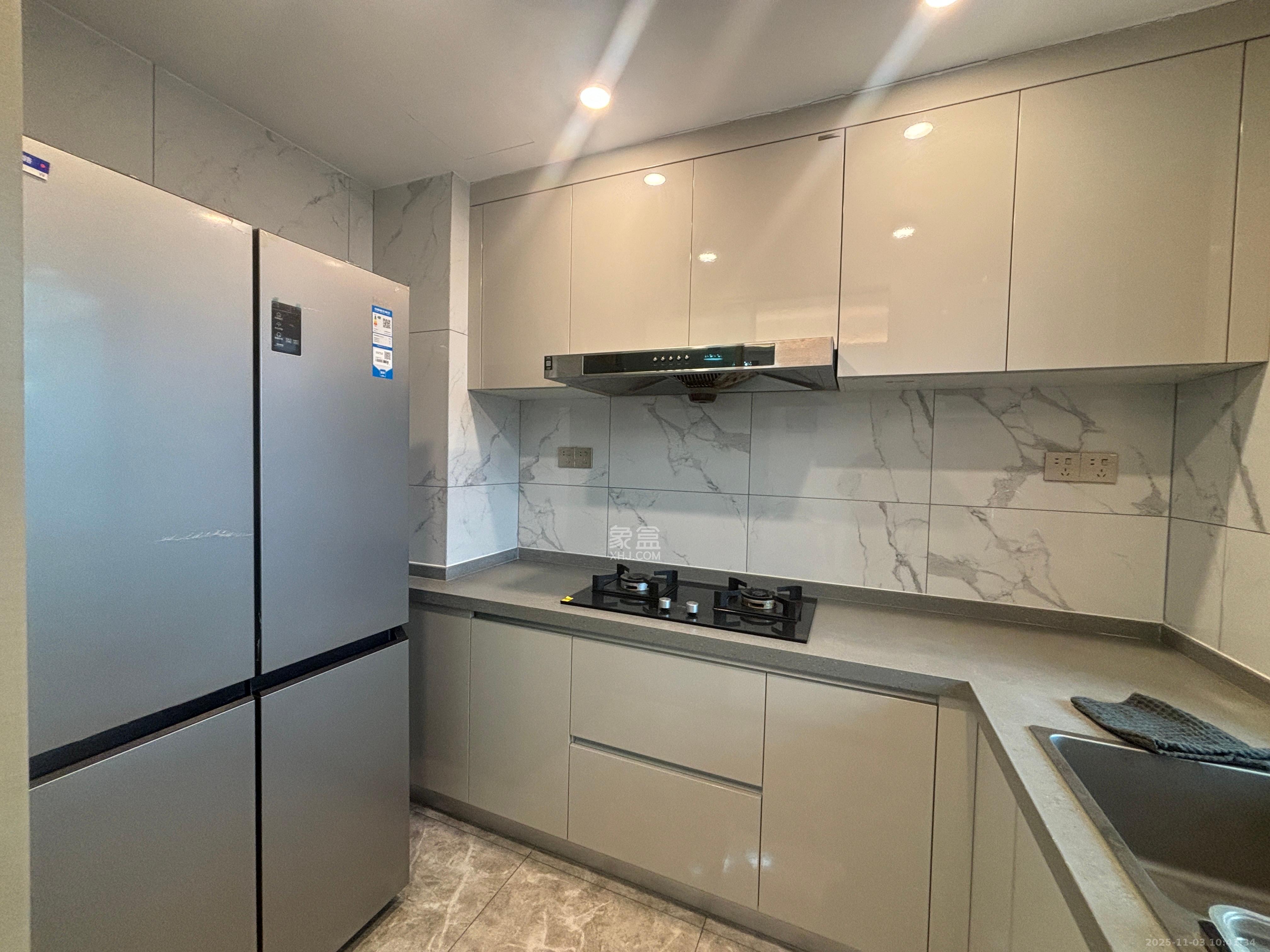 复地滨江金融中心  4室2厅1卫    4800.0元/月室内图