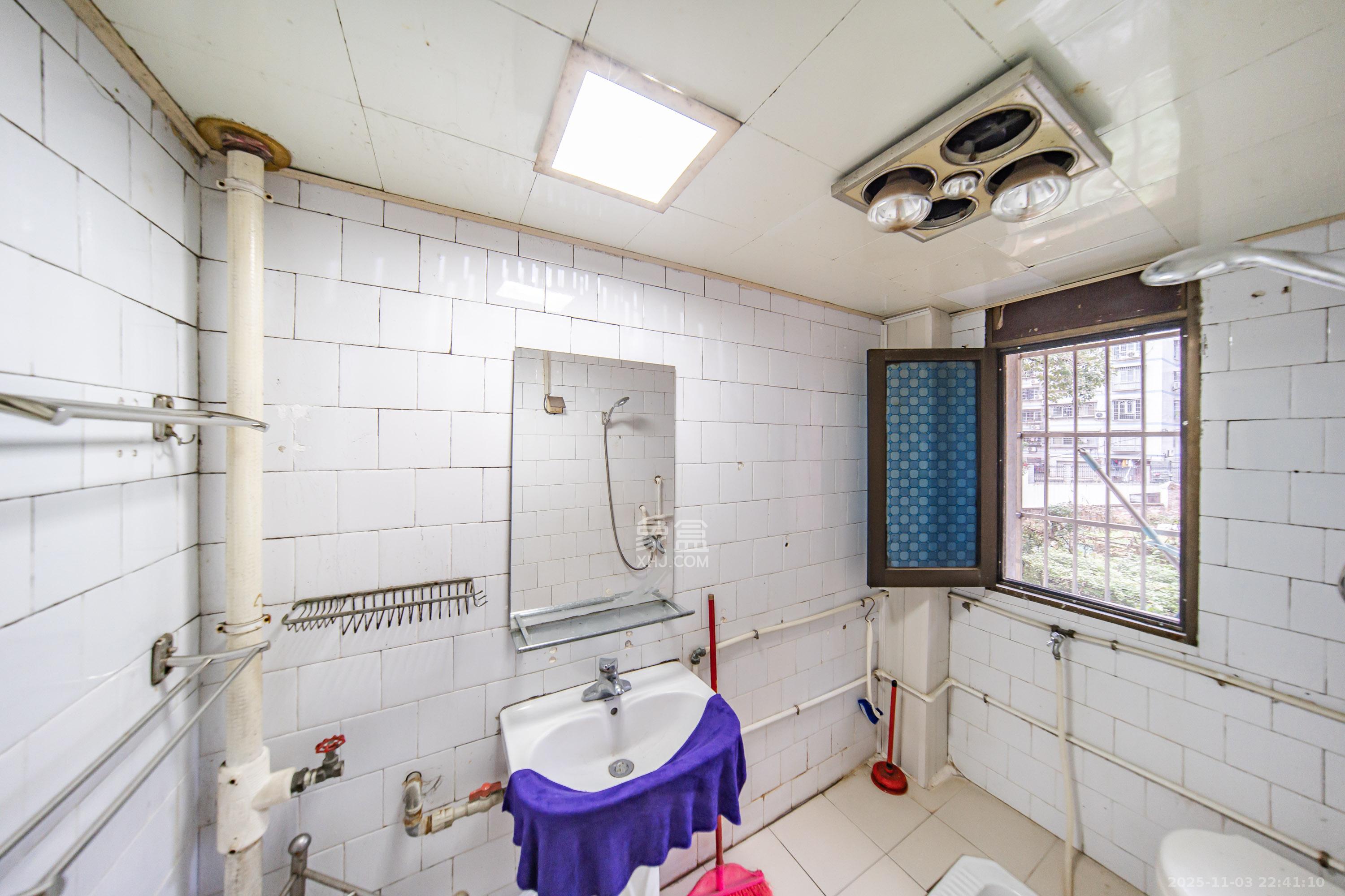 丝茅冲邮电二巷 1室1厅1卫 60.0万 丝茅冲邮电二巷 1室1厅1卫 60.0万卫生间