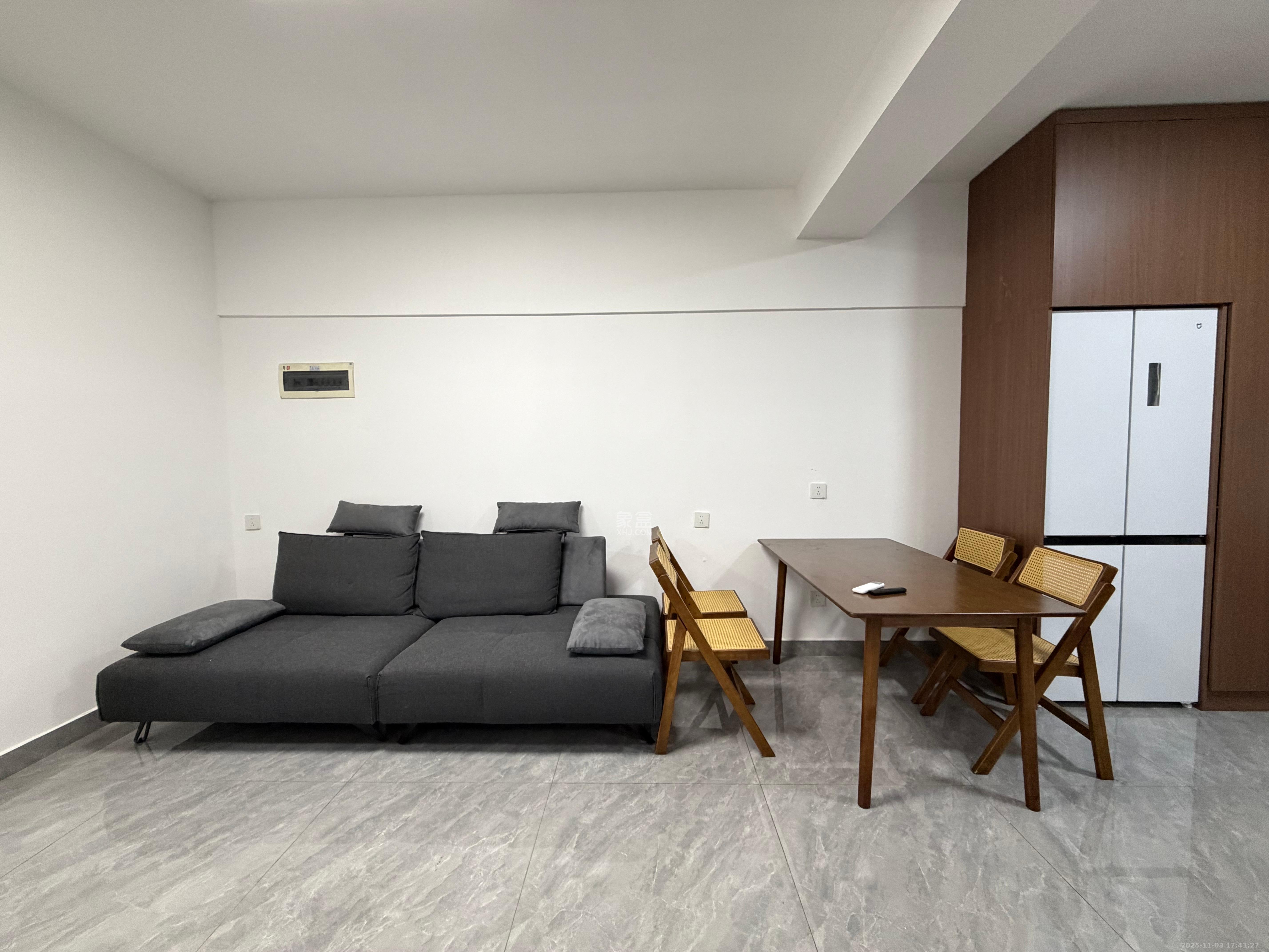 东怡外国（南湖一号)  1室1厅1卫    2900.0元/月室内图